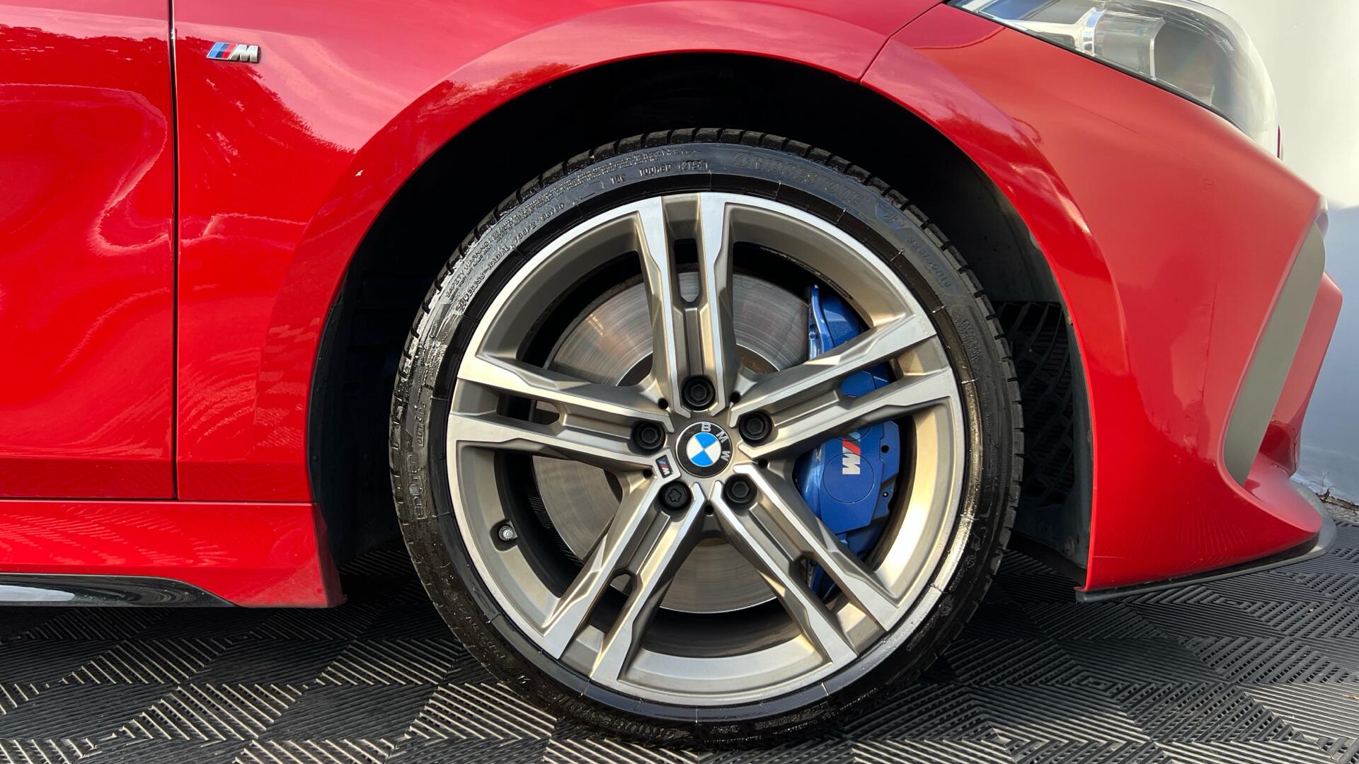 BMW 1 Series view 14