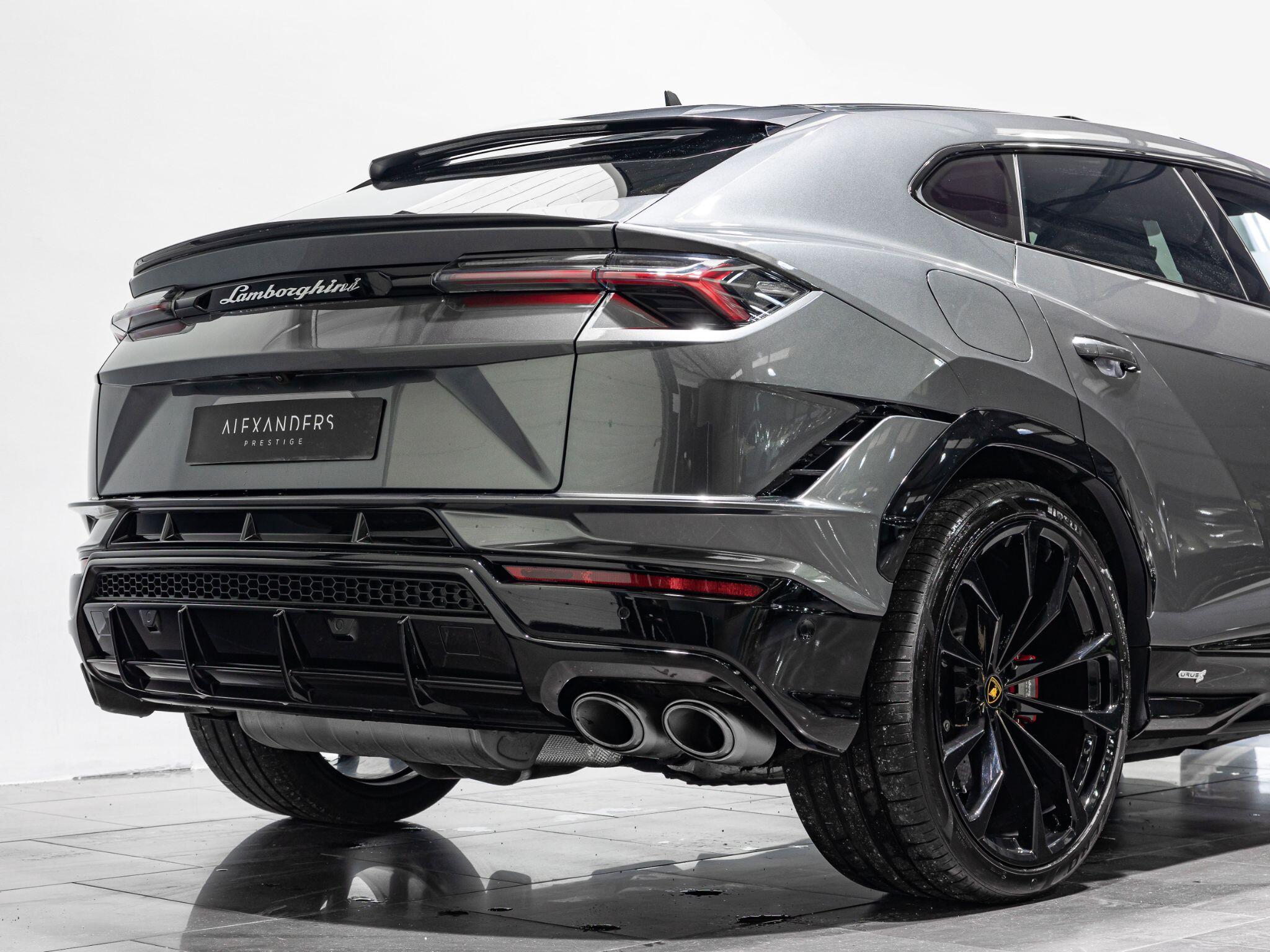 Lamborghini Urus view 11