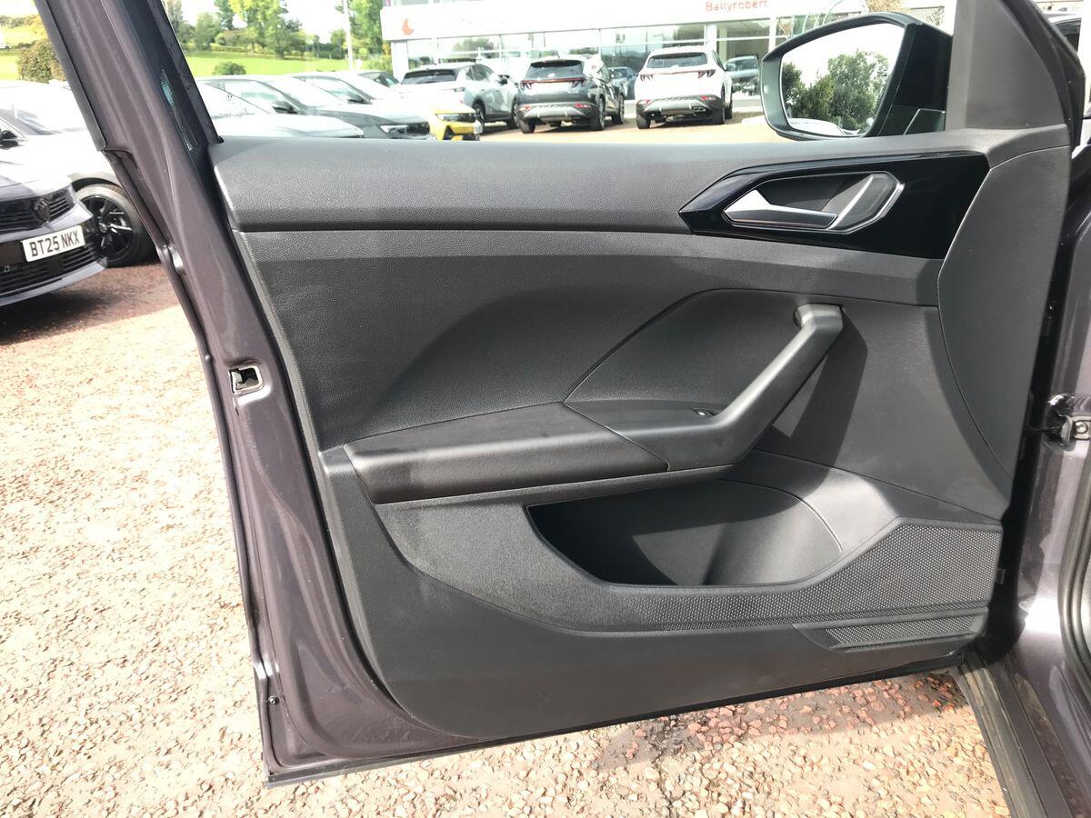 Volkswagen T-Cross view 17