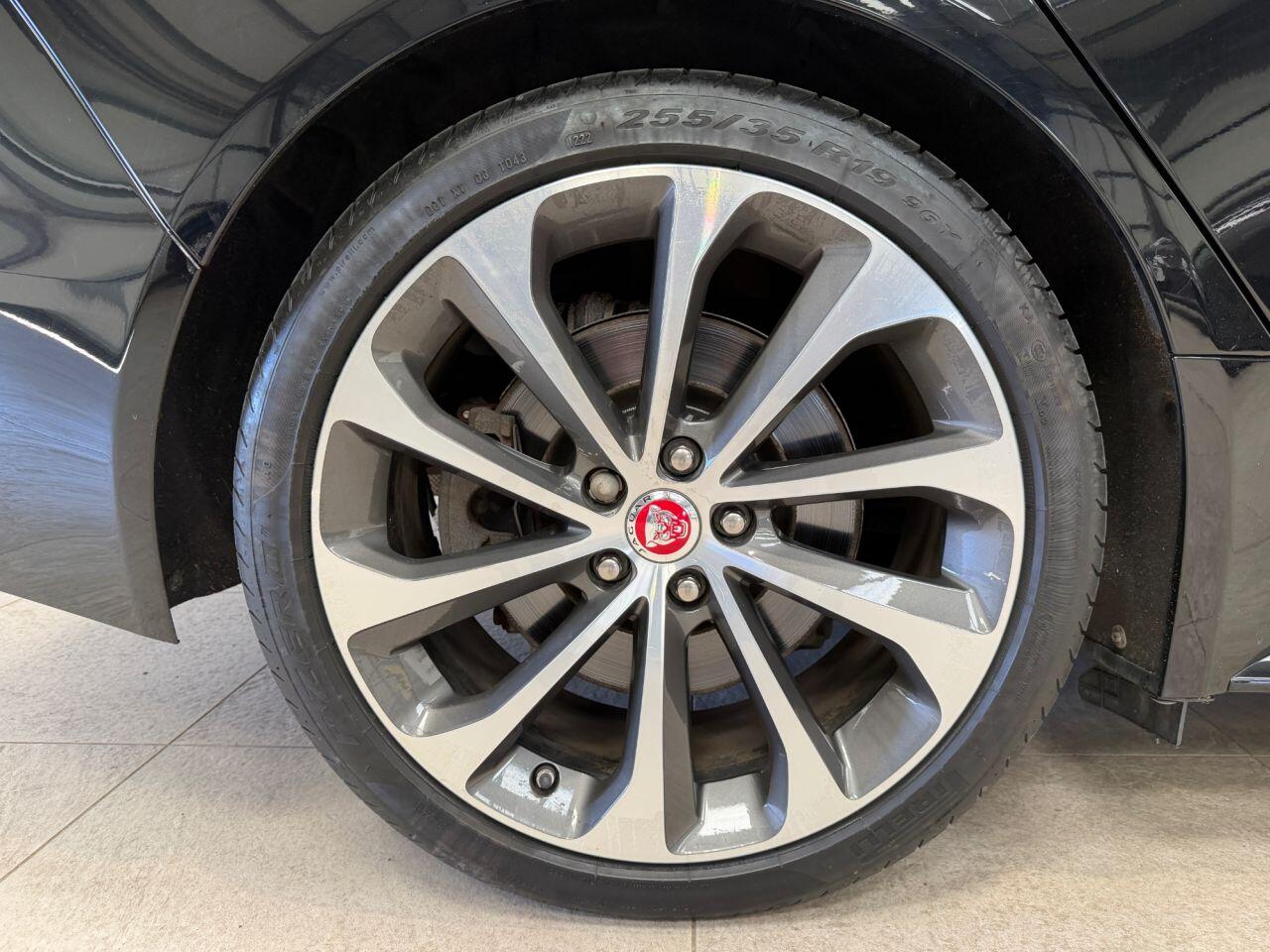 Jaguar Xe view 20