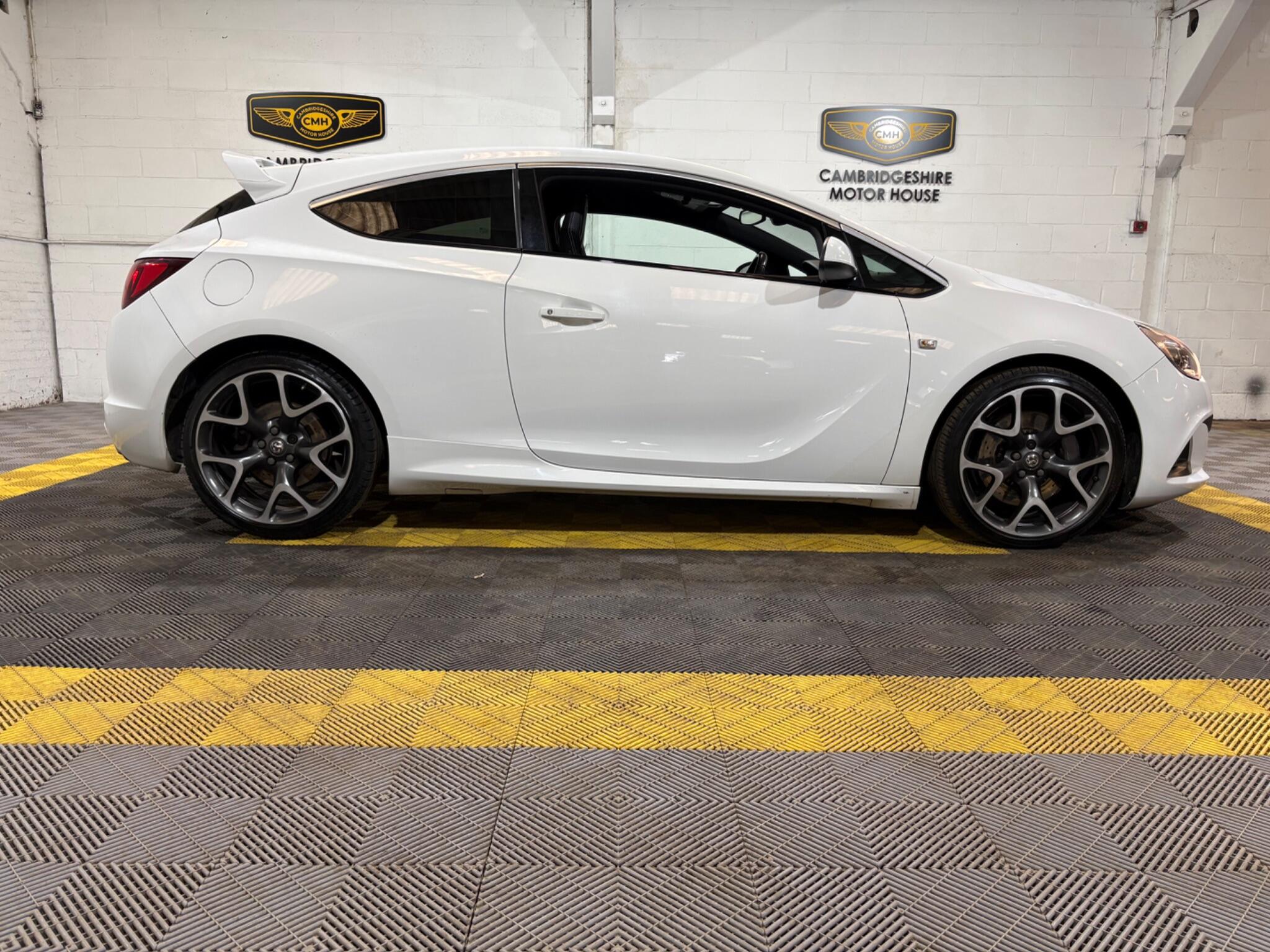 Vauxhall Astra GTC view 14