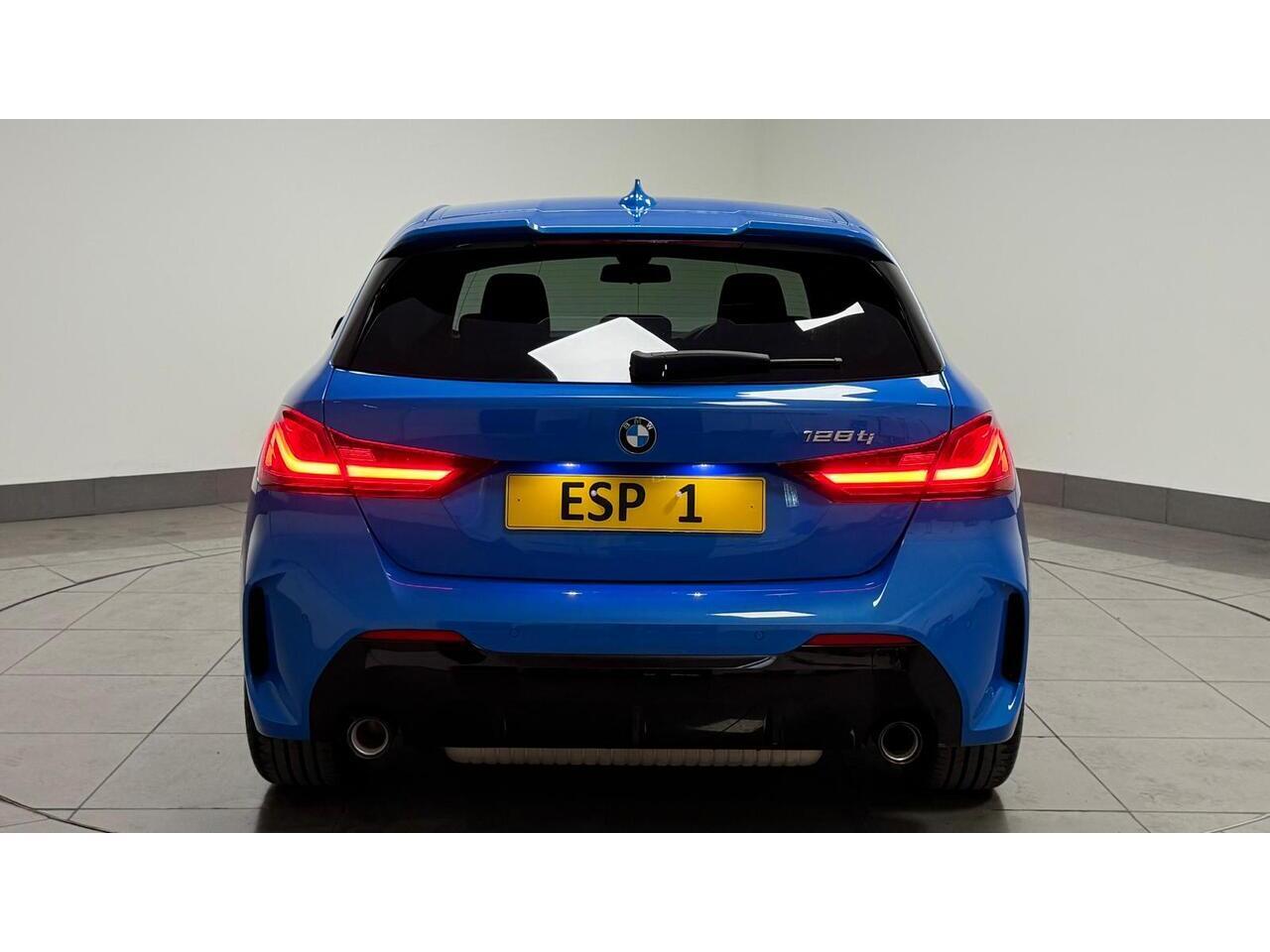 BMW 1 Series view 8