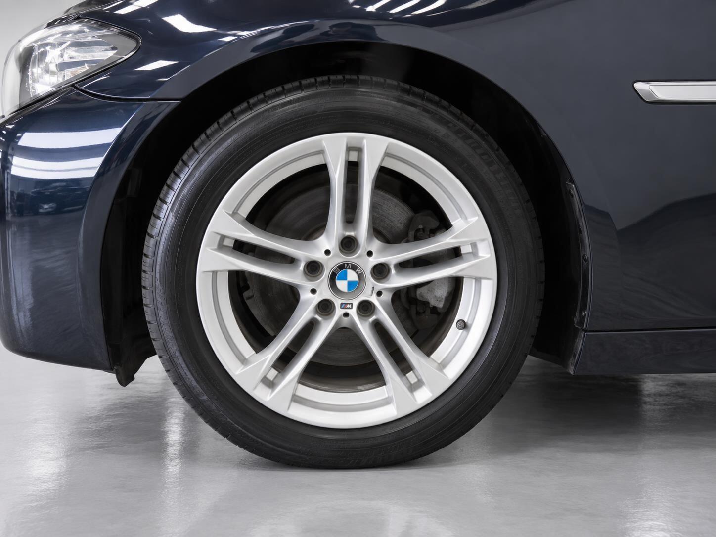 BMW 5 Series view 61