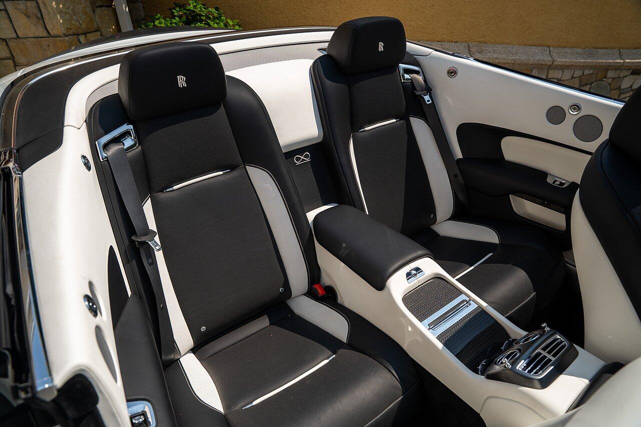 Rolls-Royce Dawn view 71