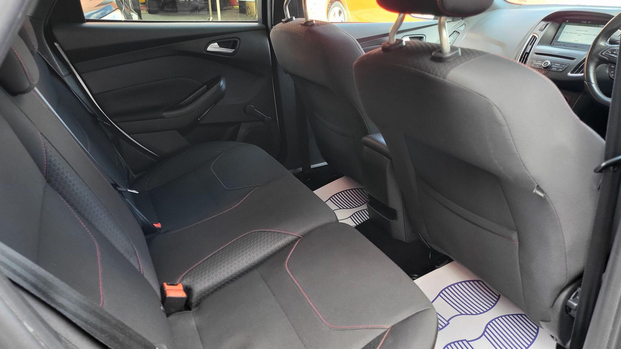 Ford Focus view 17