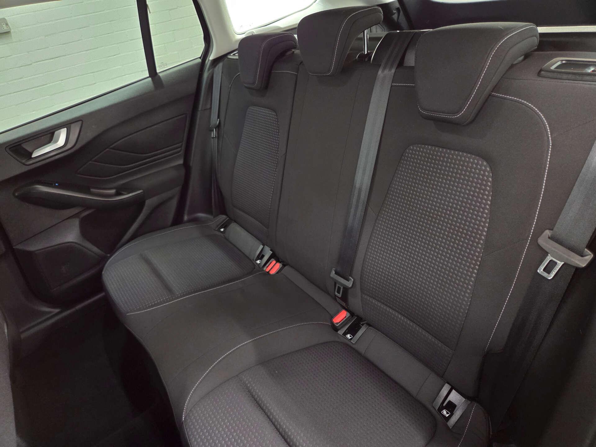 Ford Focus view 19