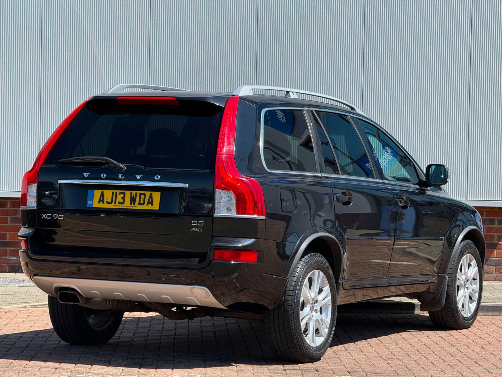 Volvo XC90 view 11