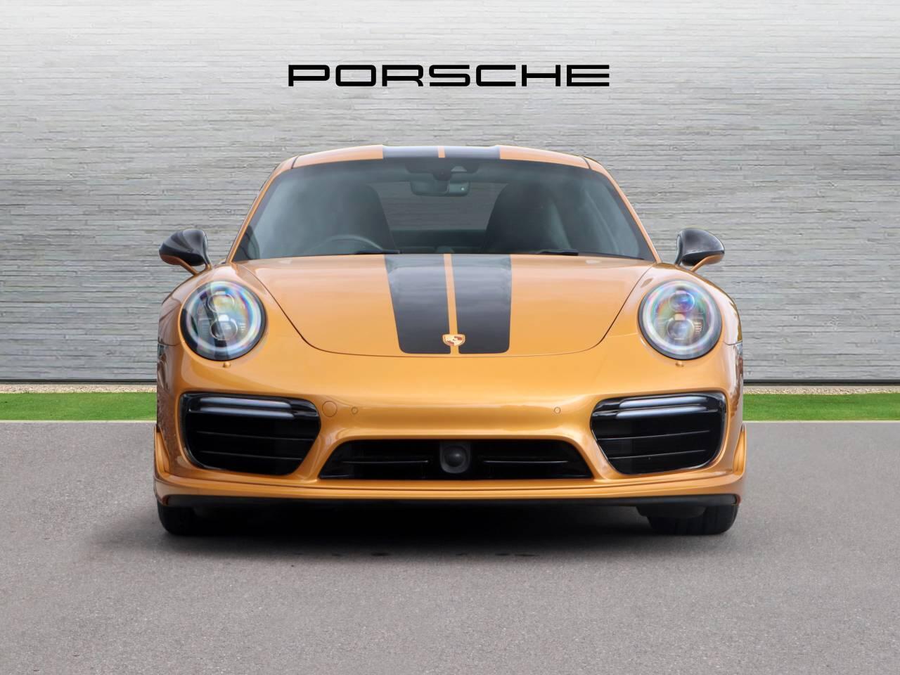 Porsche 911 view 7
