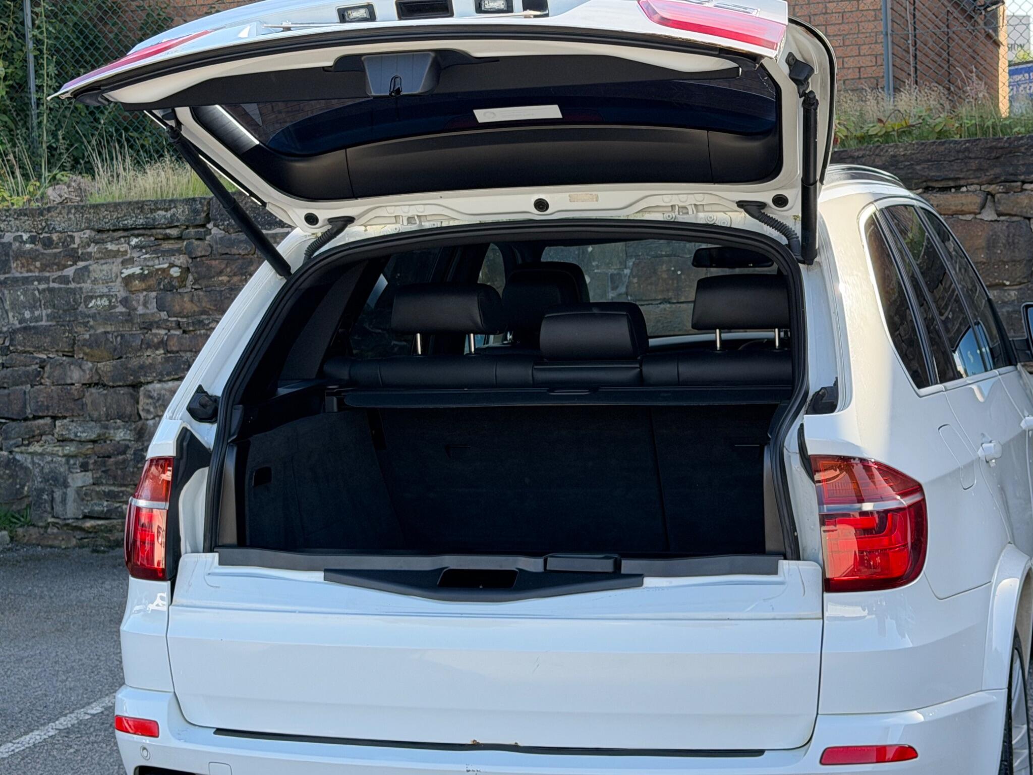 BMW X5 view 19