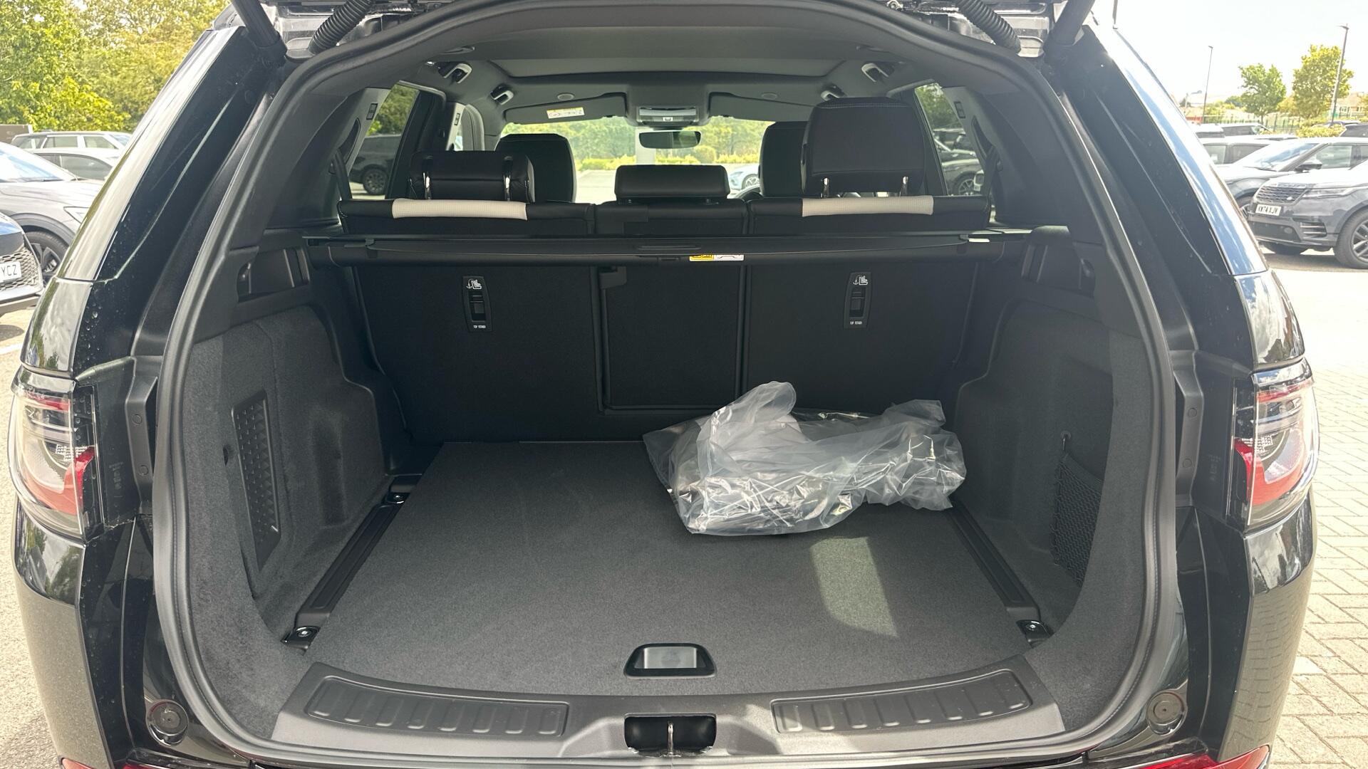 Land Rover Discovery Sport view 15