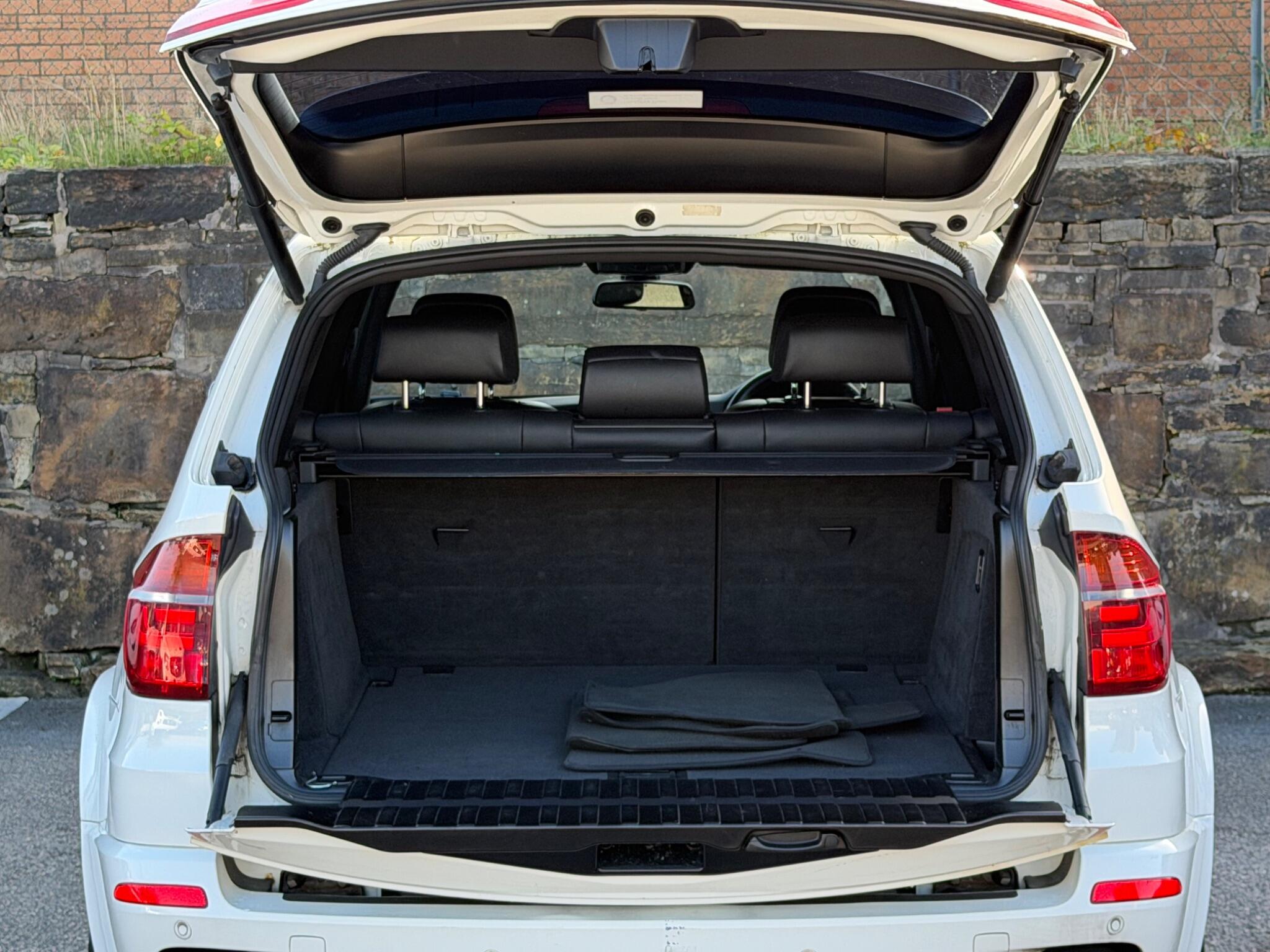 BMW X5 view 21