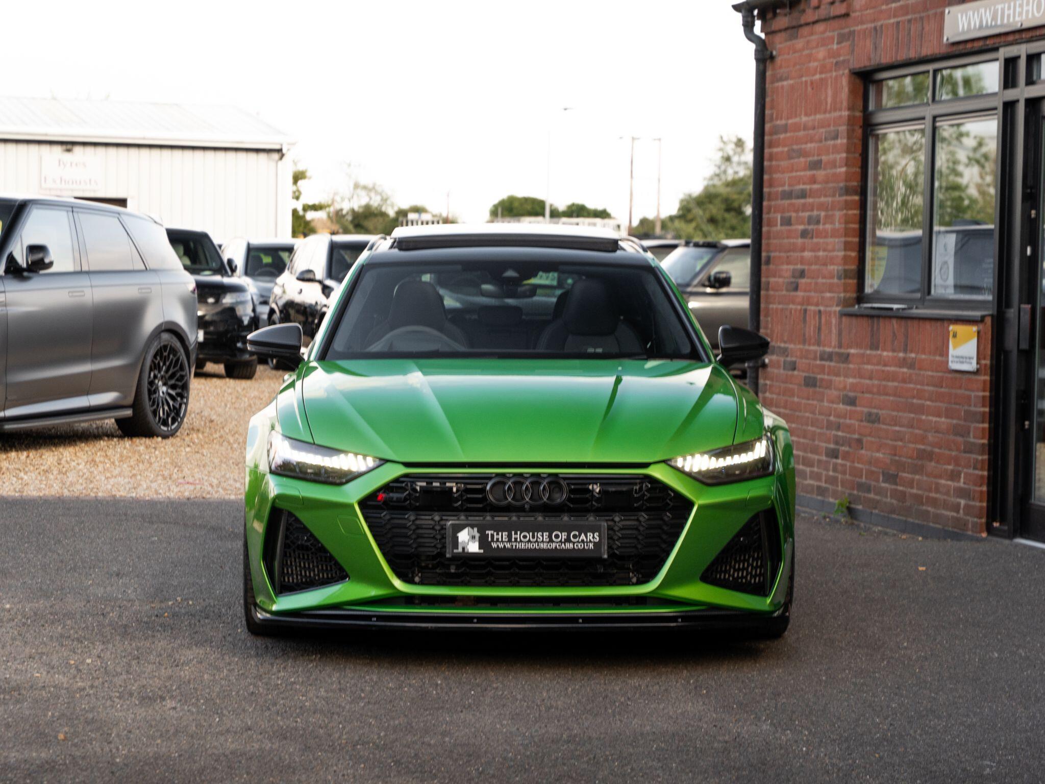 Audi RS6 Avant view 8