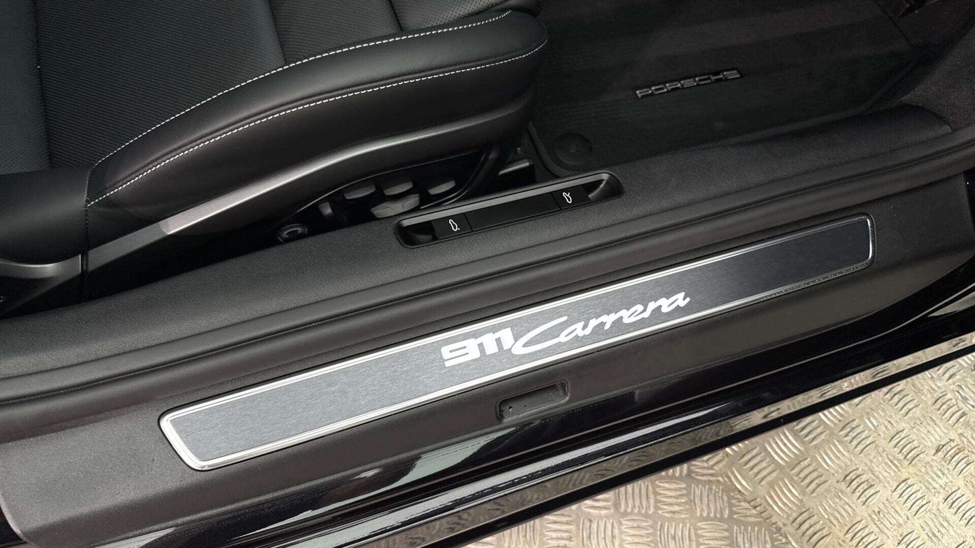Porsche 911 view 23