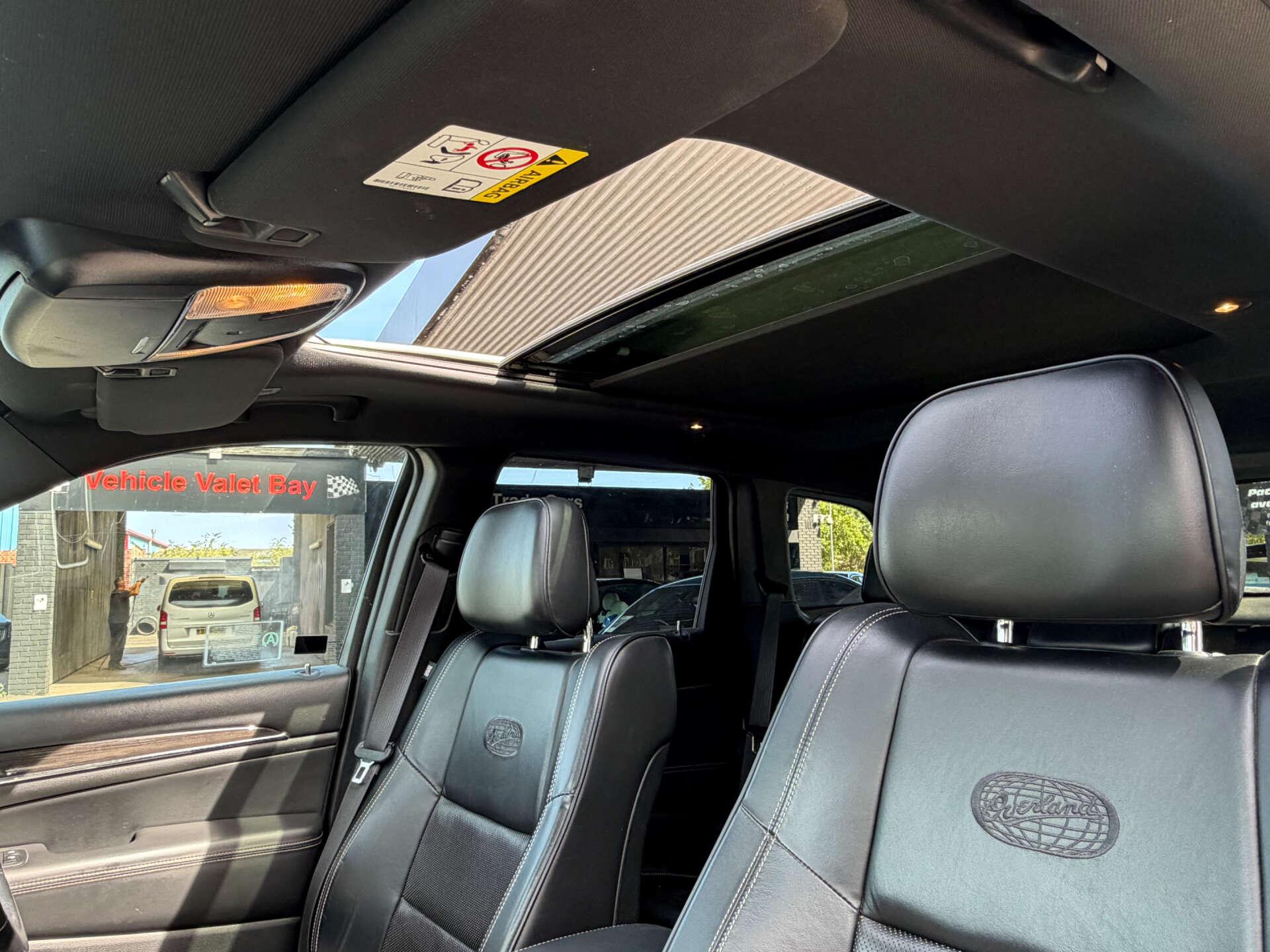 Jeep Grand Cherokee view 3