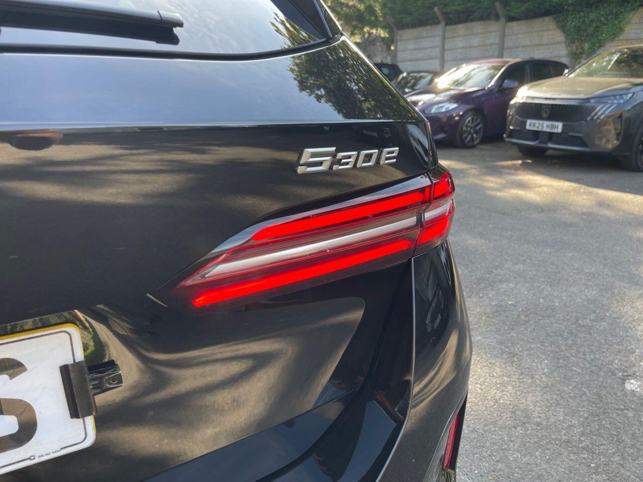 BMW 5 Series view 24
