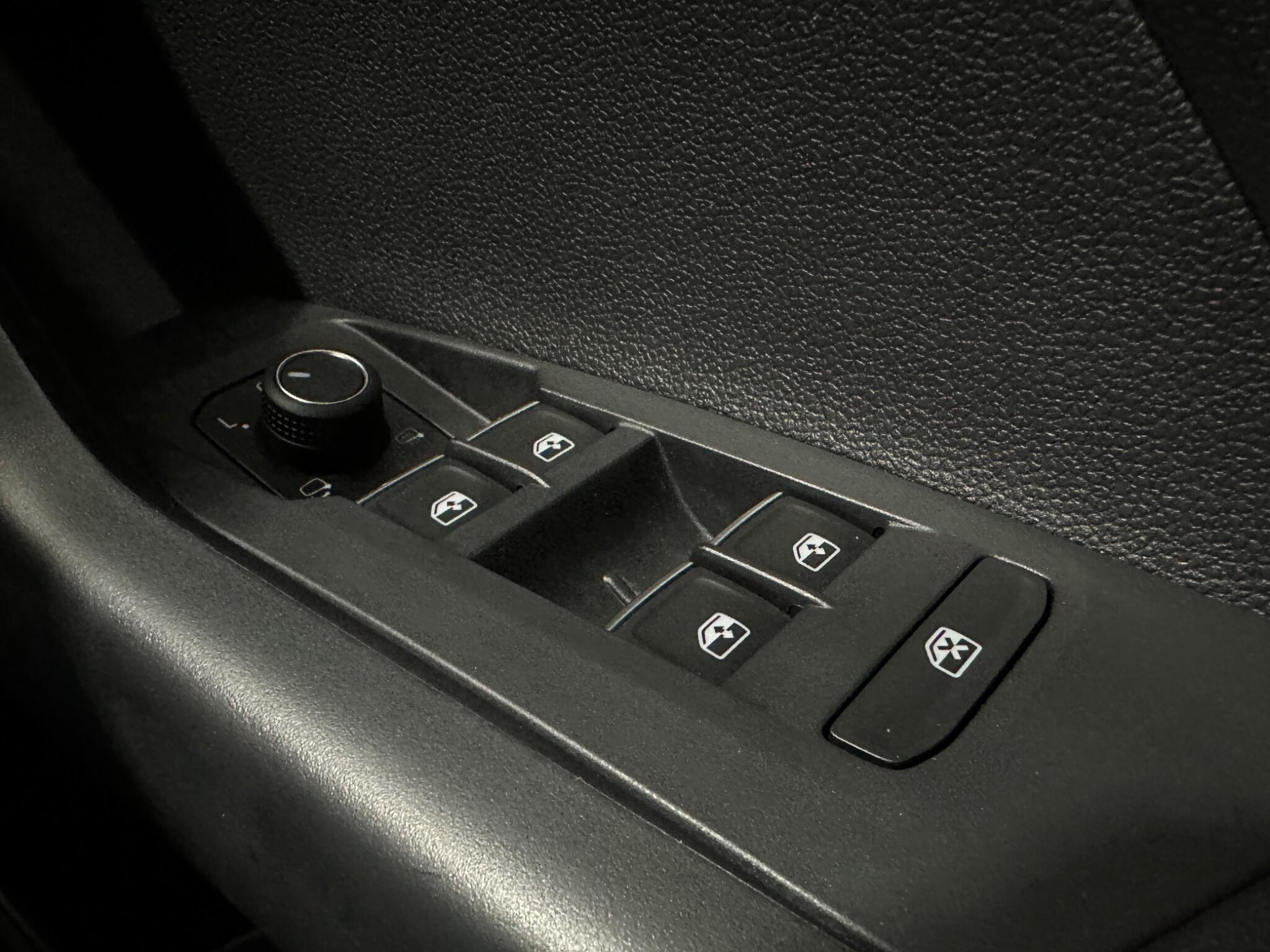 Volkswagen T-Cross view 19