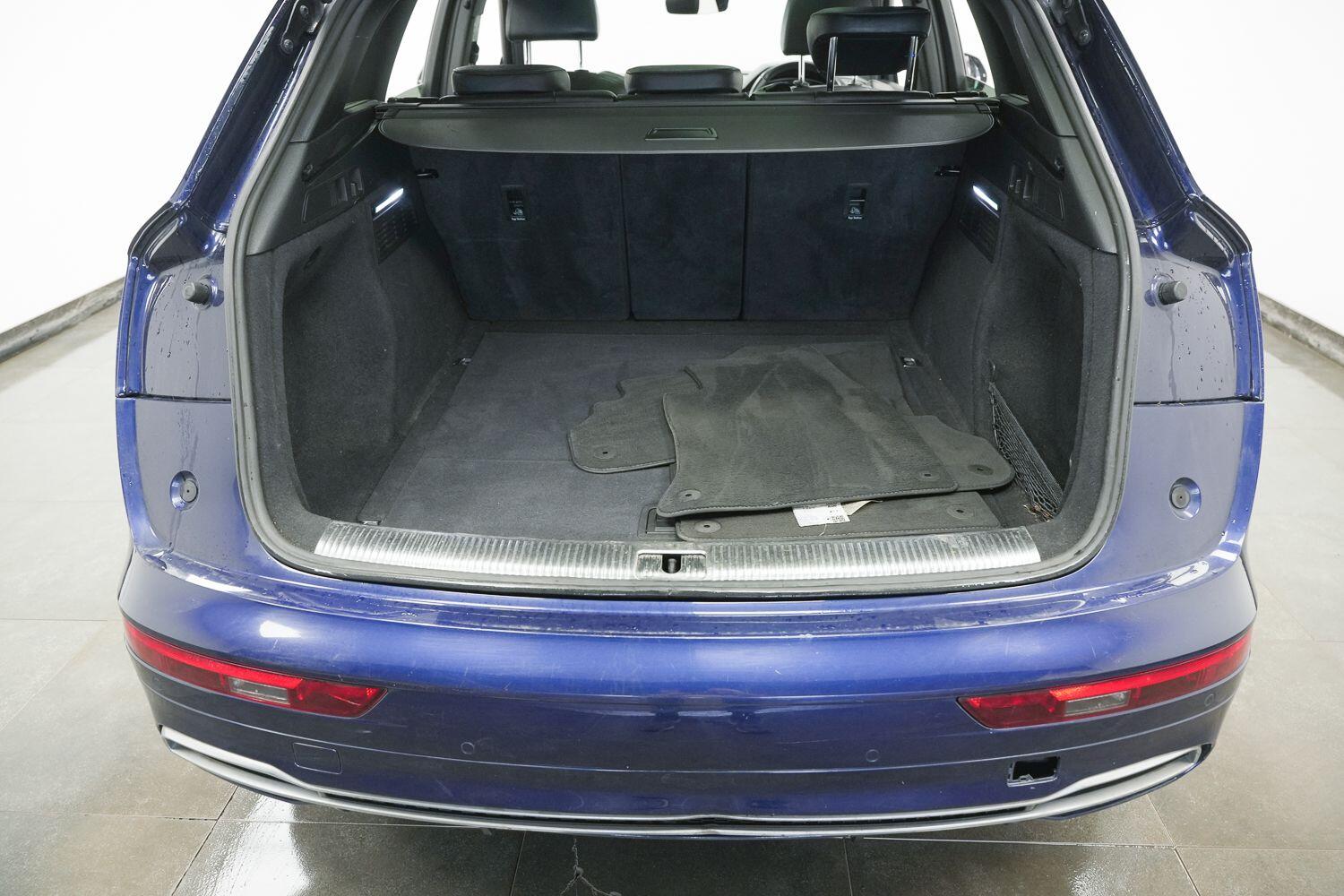 Audi Q5 view 9