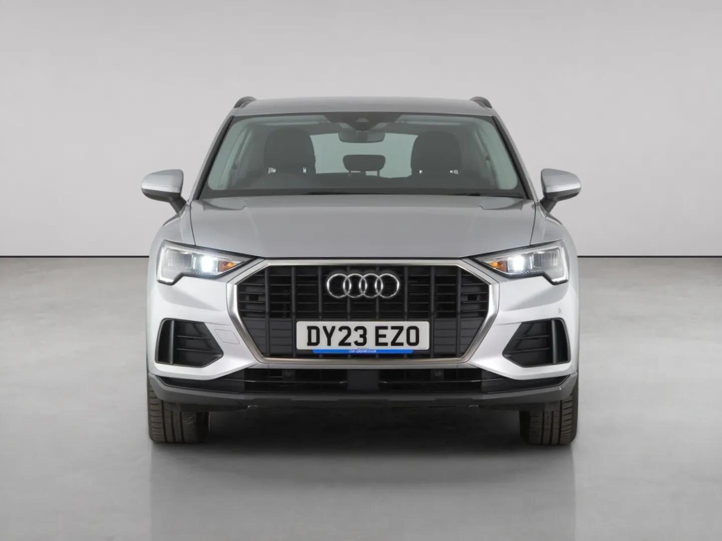 Audi Q3 view 5