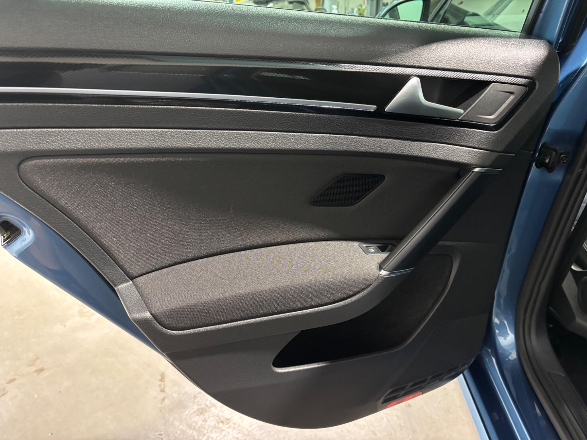 Volkswagen Golf view 8
