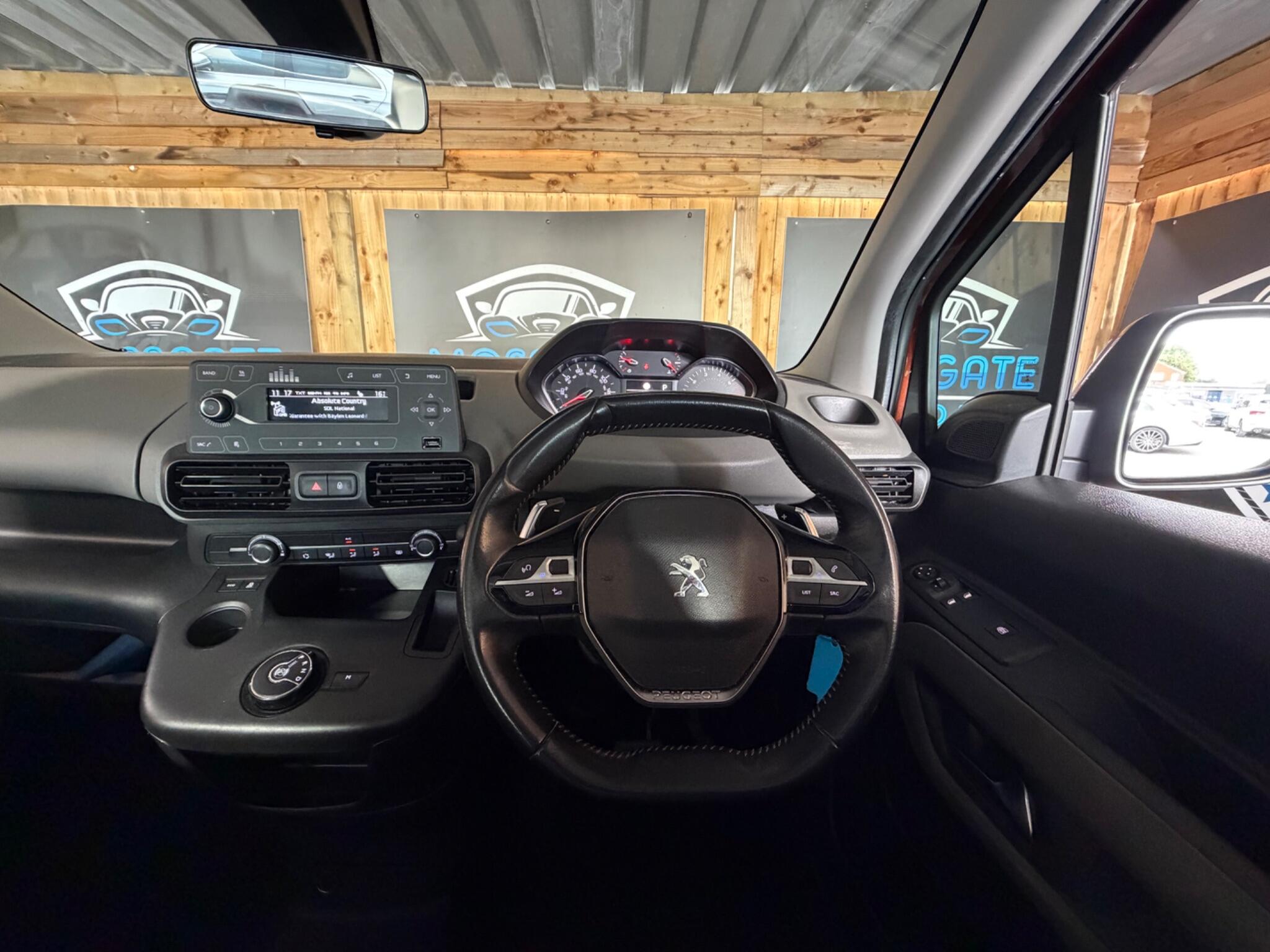 Peugeot Rifter view 19