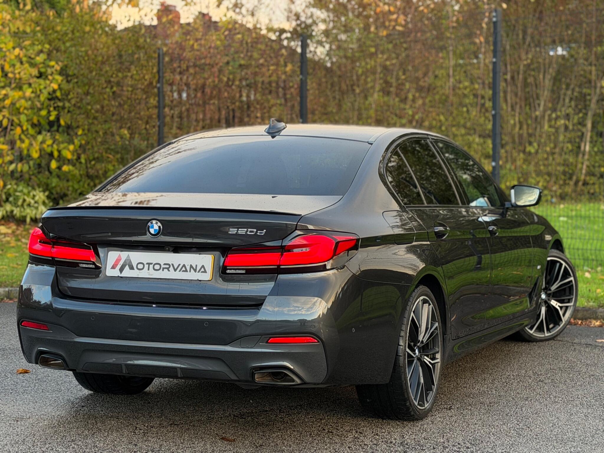 BMW 5 Series view 20