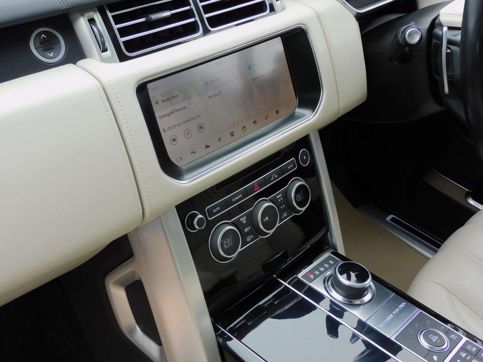 Land Rover Range Rover view 25