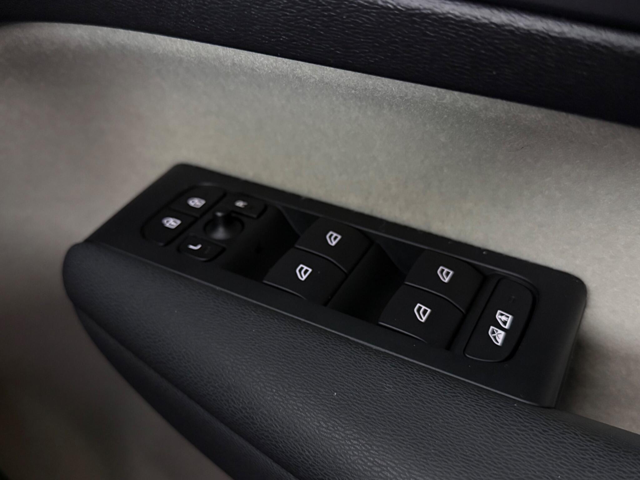Volvo XC40 view 21