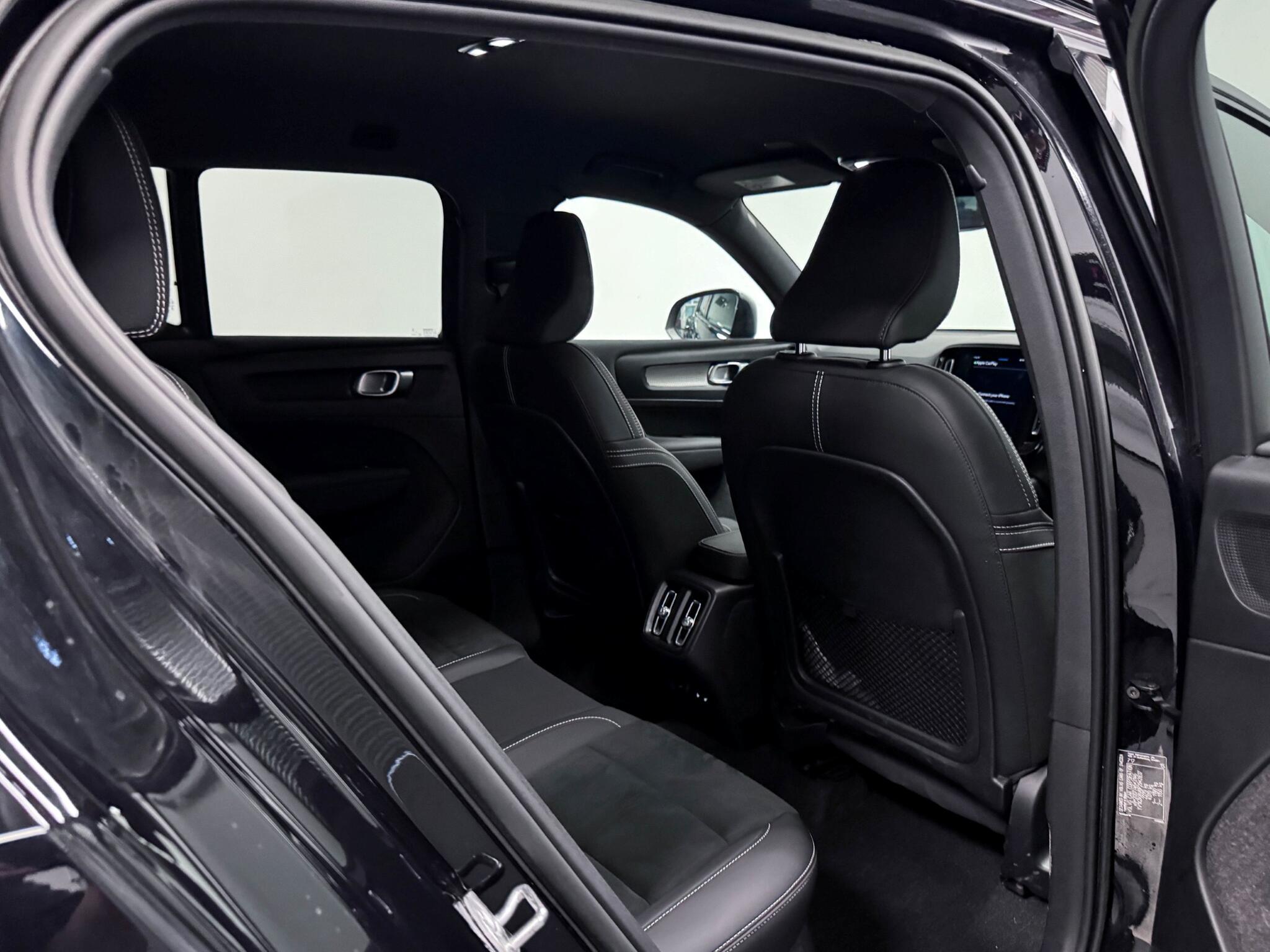 Volvo XC40 view 9
