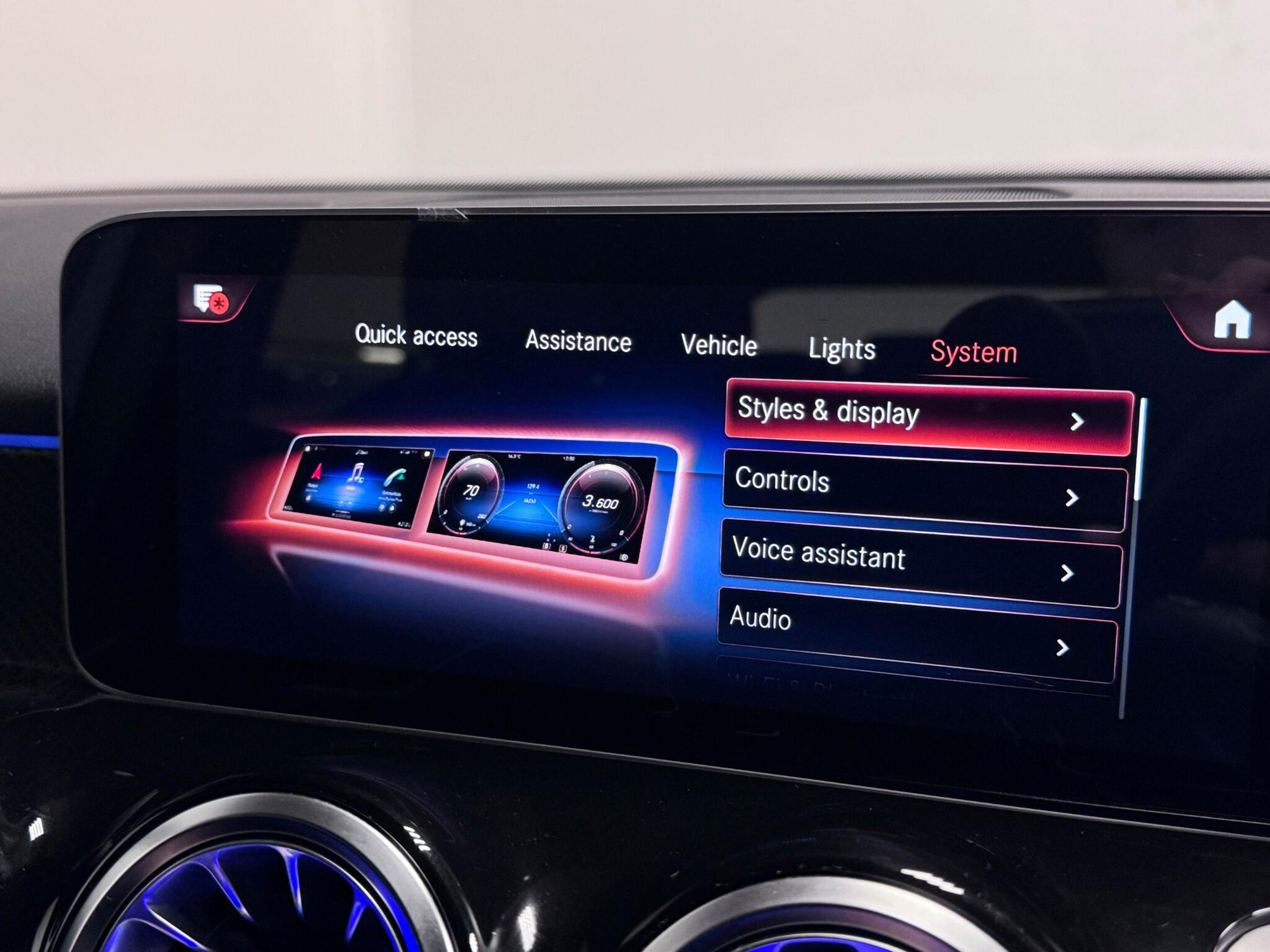 Mercedes-Benz GLB view 55