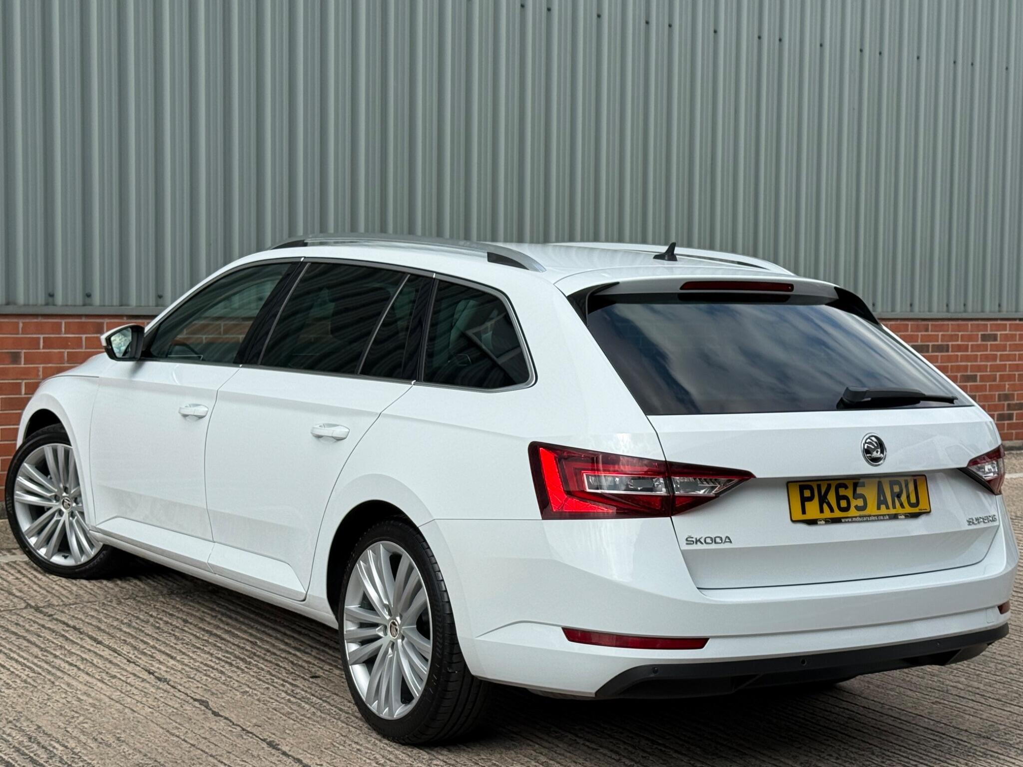 Skoda Superb view 5