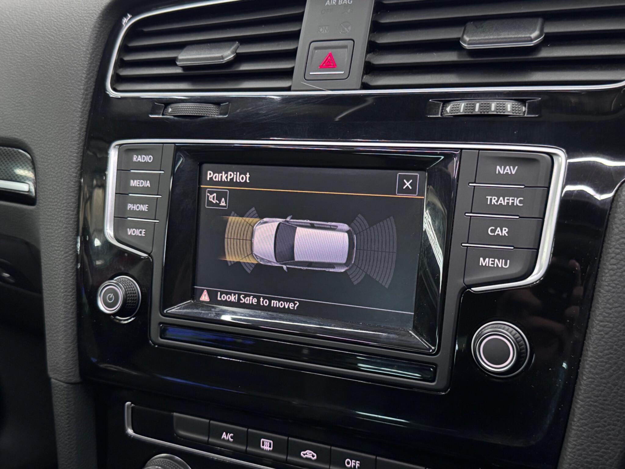 Volkswagen Golf view 13