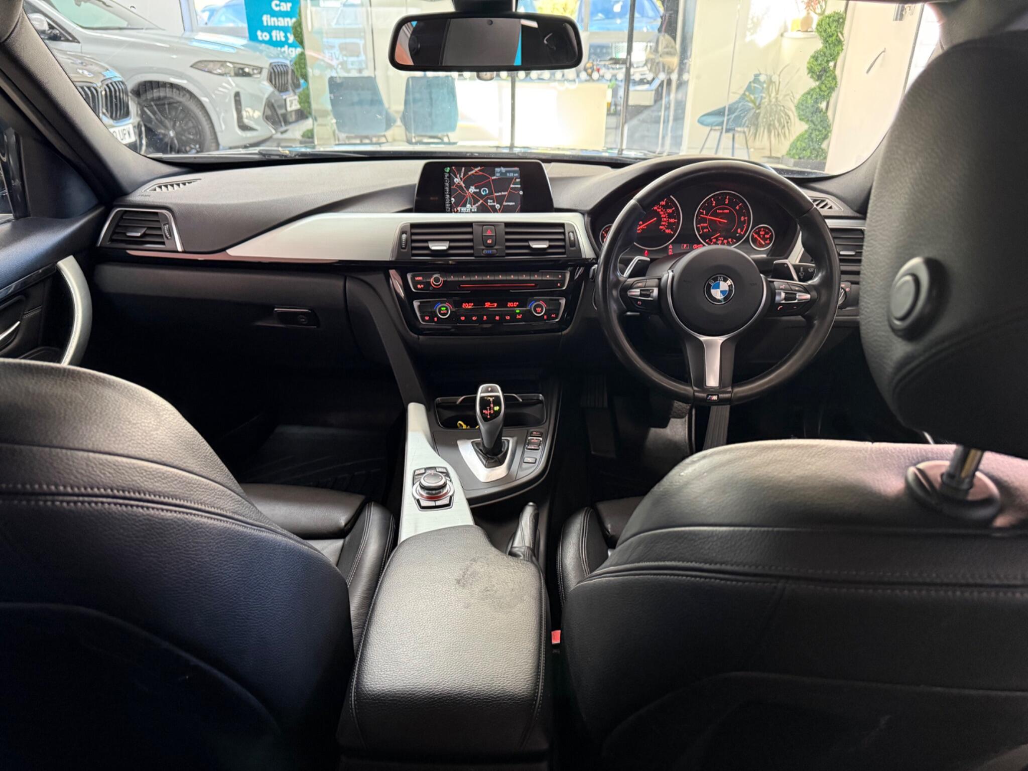 BMW 3 Series view 16
