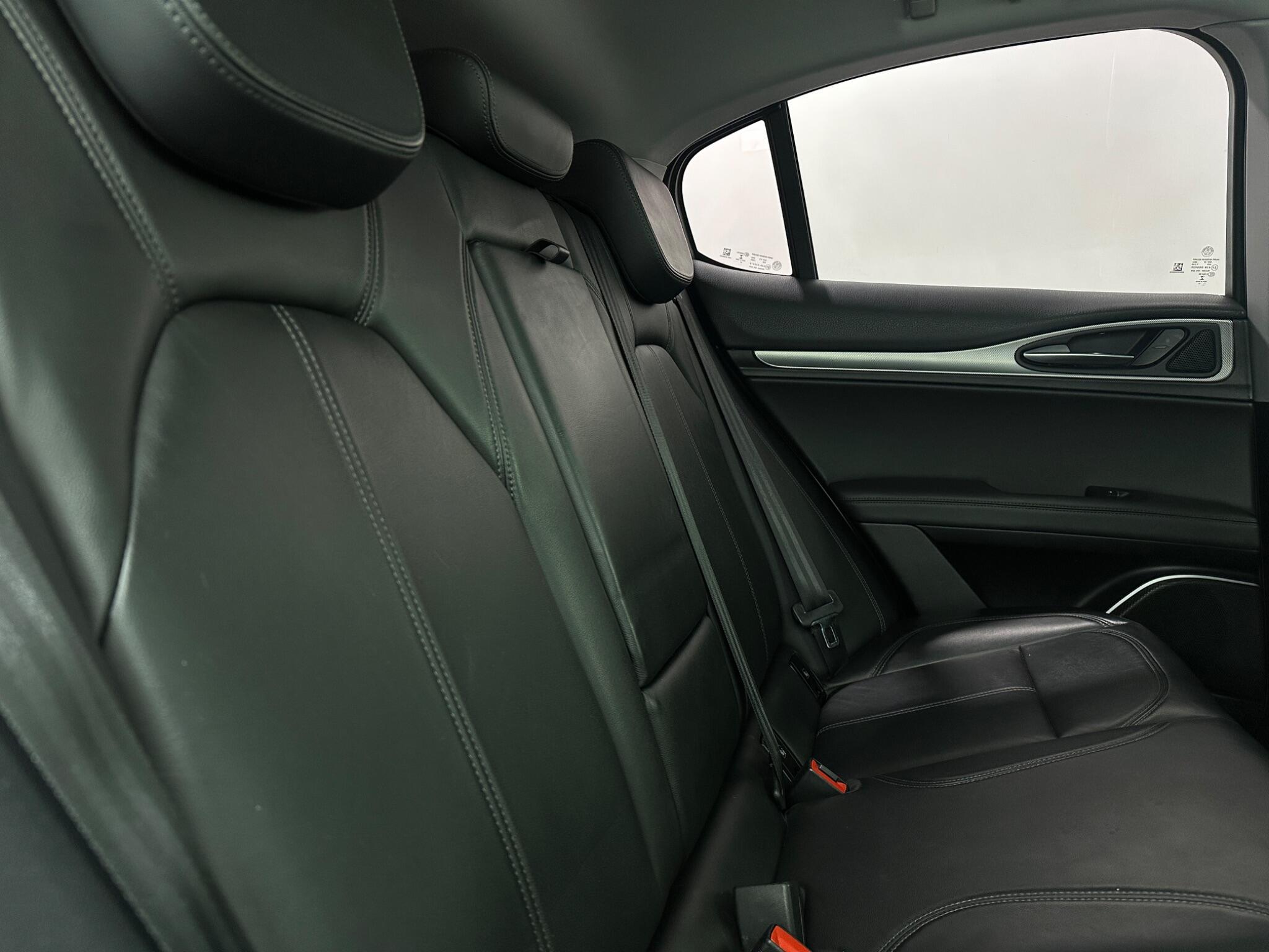 Alfa Romeo Stelvio view 41