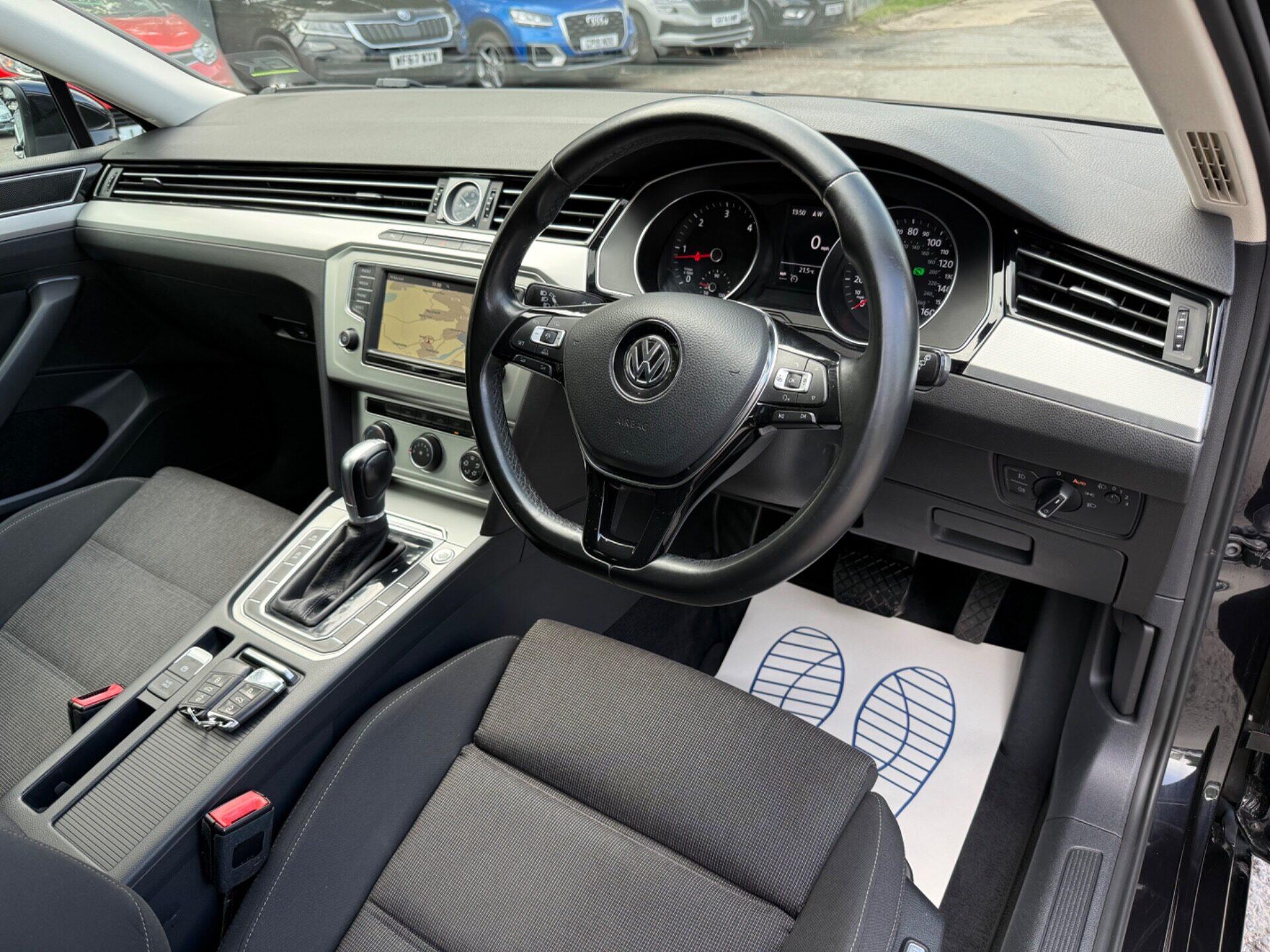 Volkswagen Passat view 14