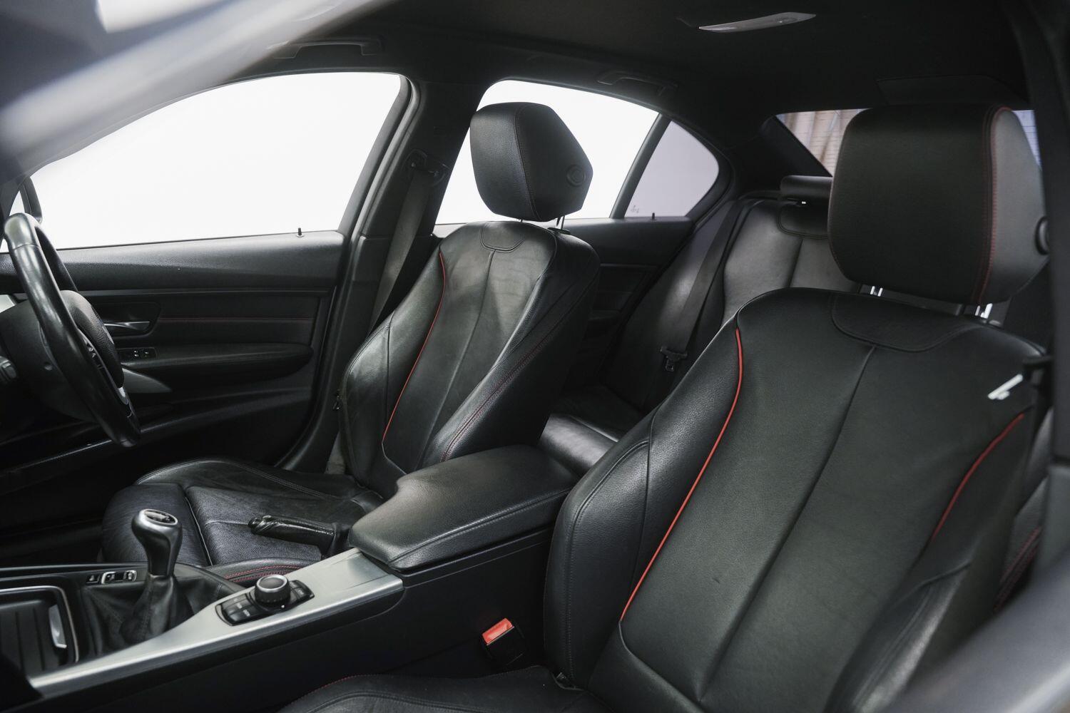 BMW 3 Series view 19