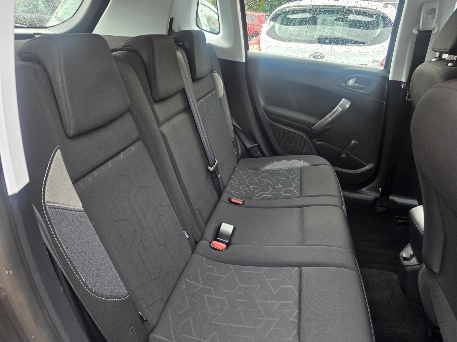 Peugeot 2008 view 17