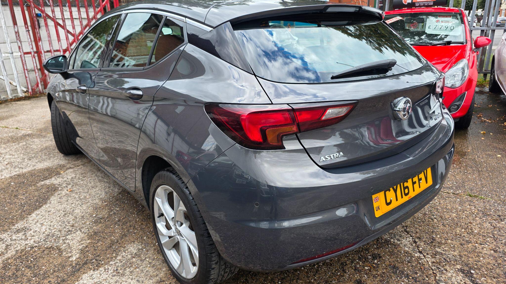 Vauxhall Astra view 5