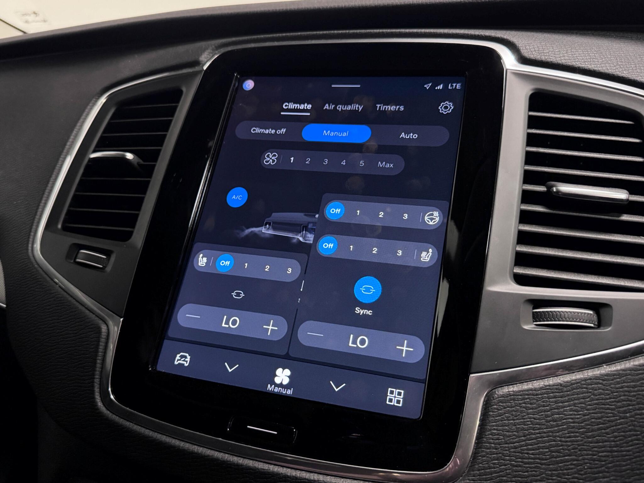 Volvo XC90 view 50