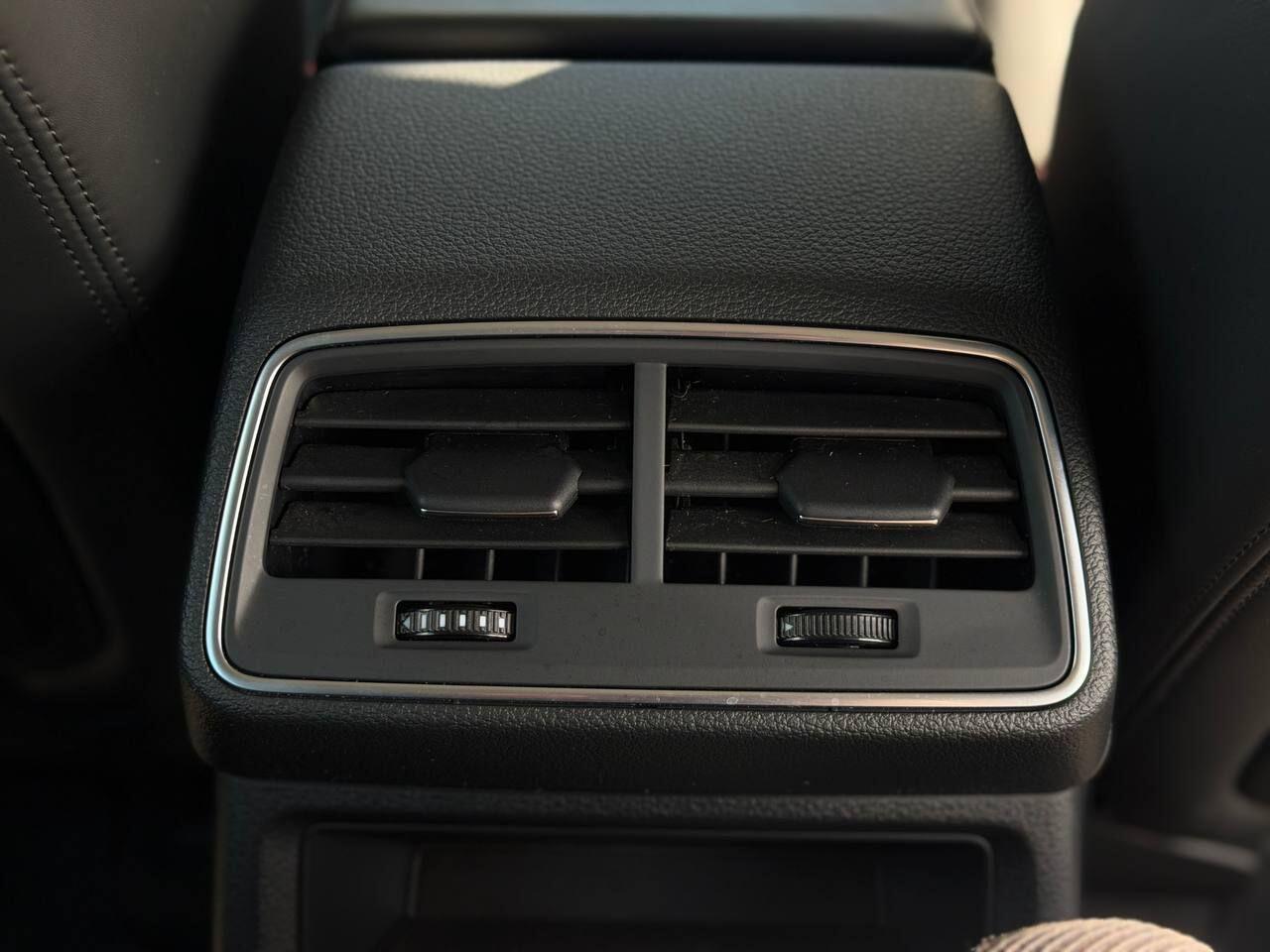 Audi E-Tron view 25