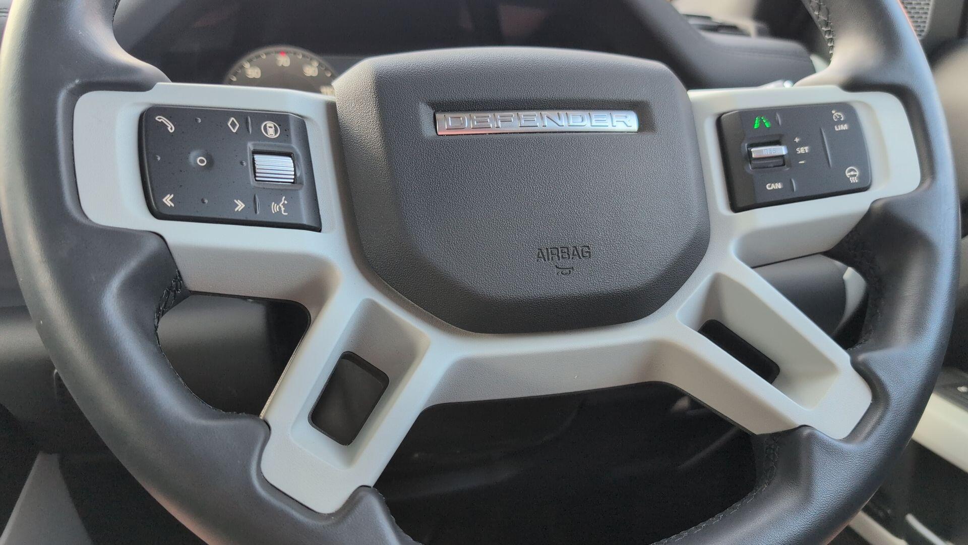Land Rover Defender view 35