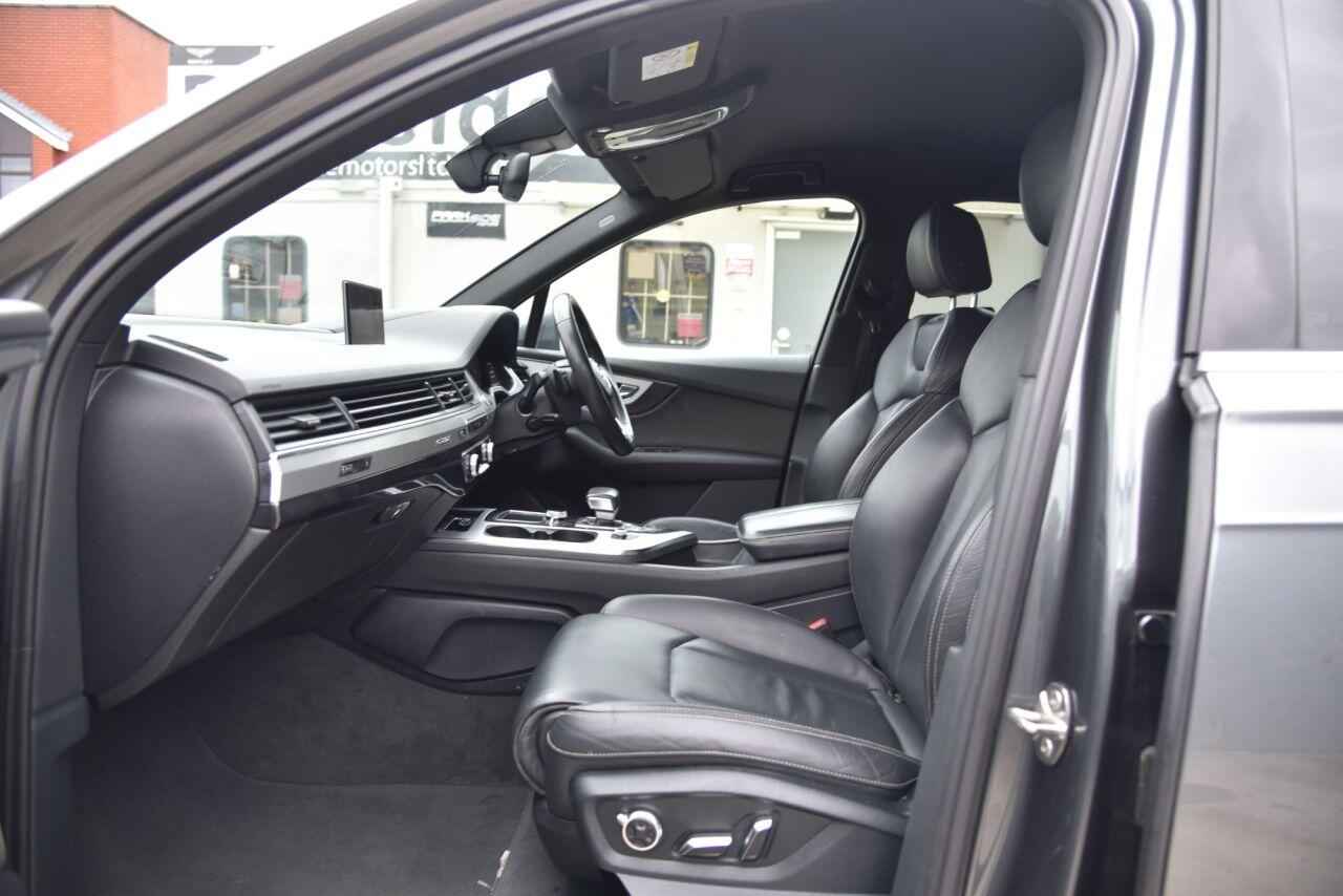 Audi Q7 view 22