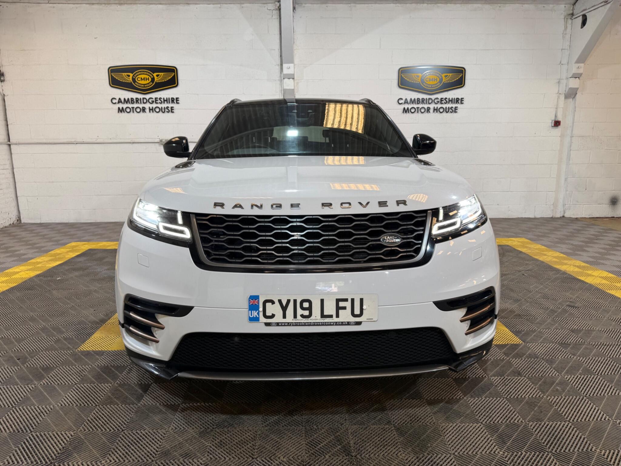 Land Rover Range Rover Velar view 6