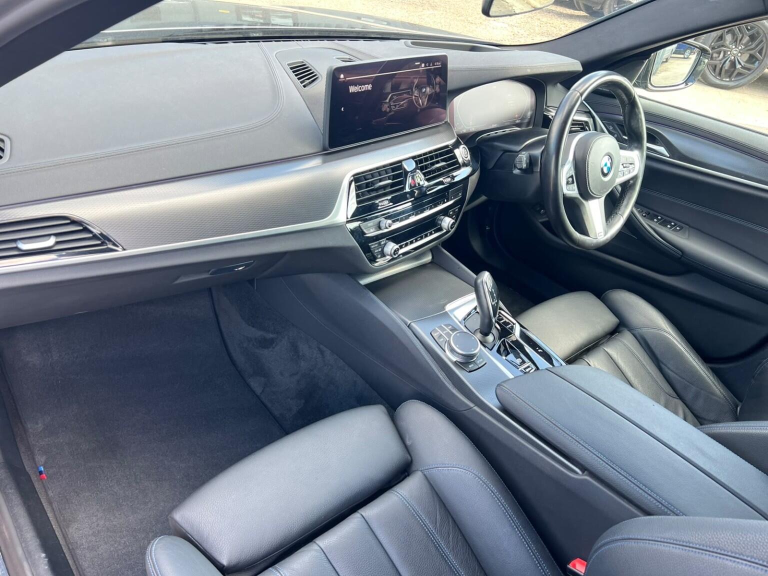 BMW 5 Series view 17