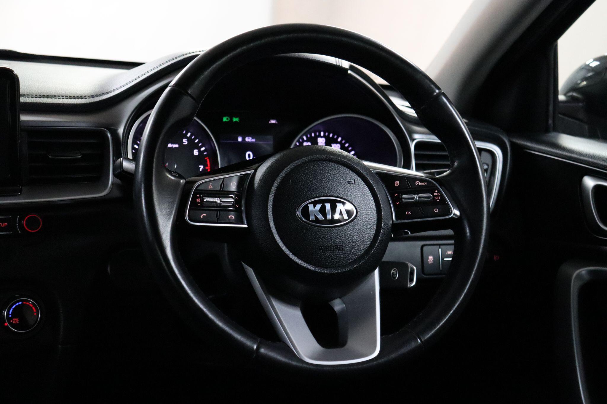 Kia Ceed view 45