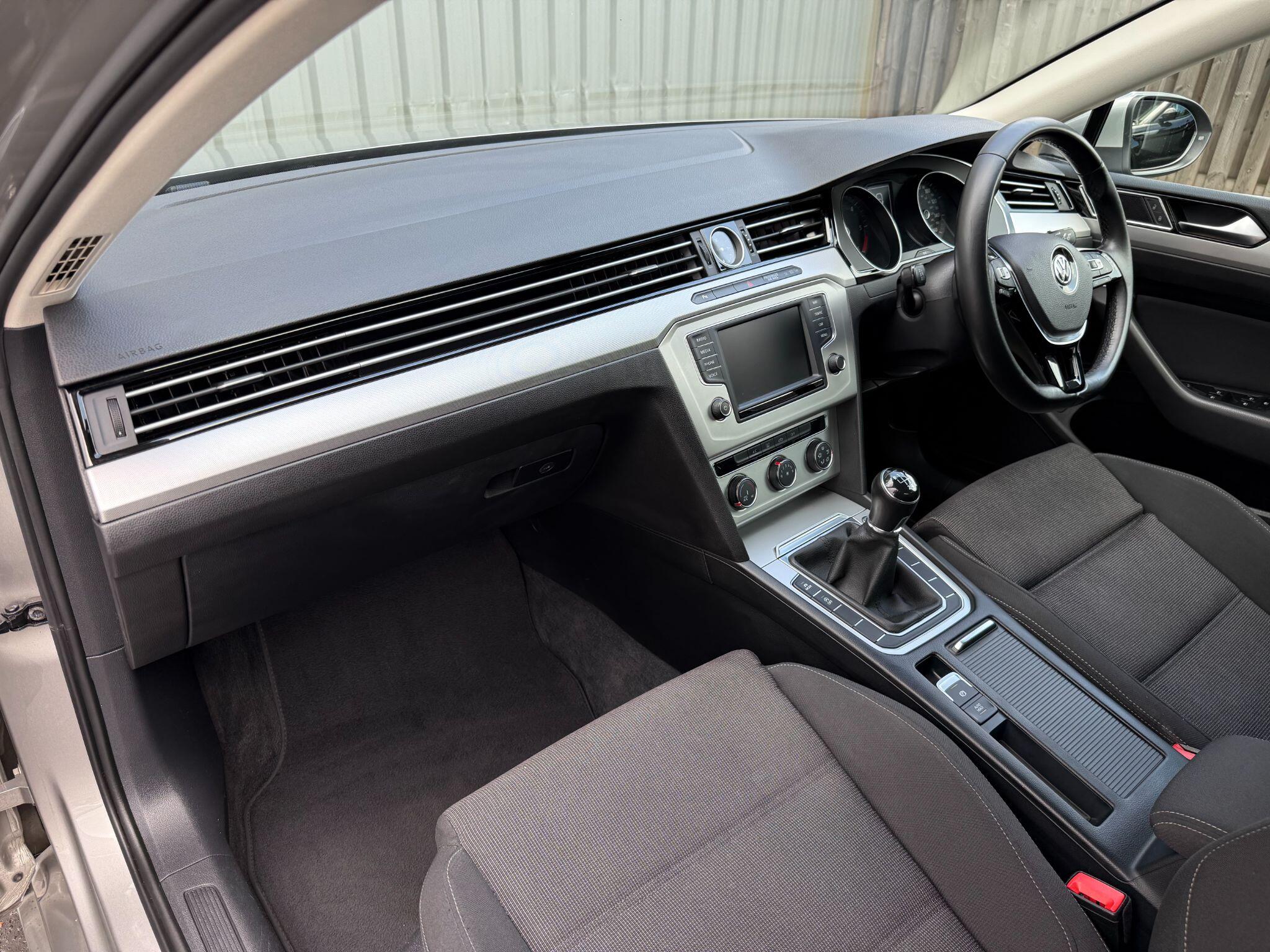 Volkswagen Passat view 18