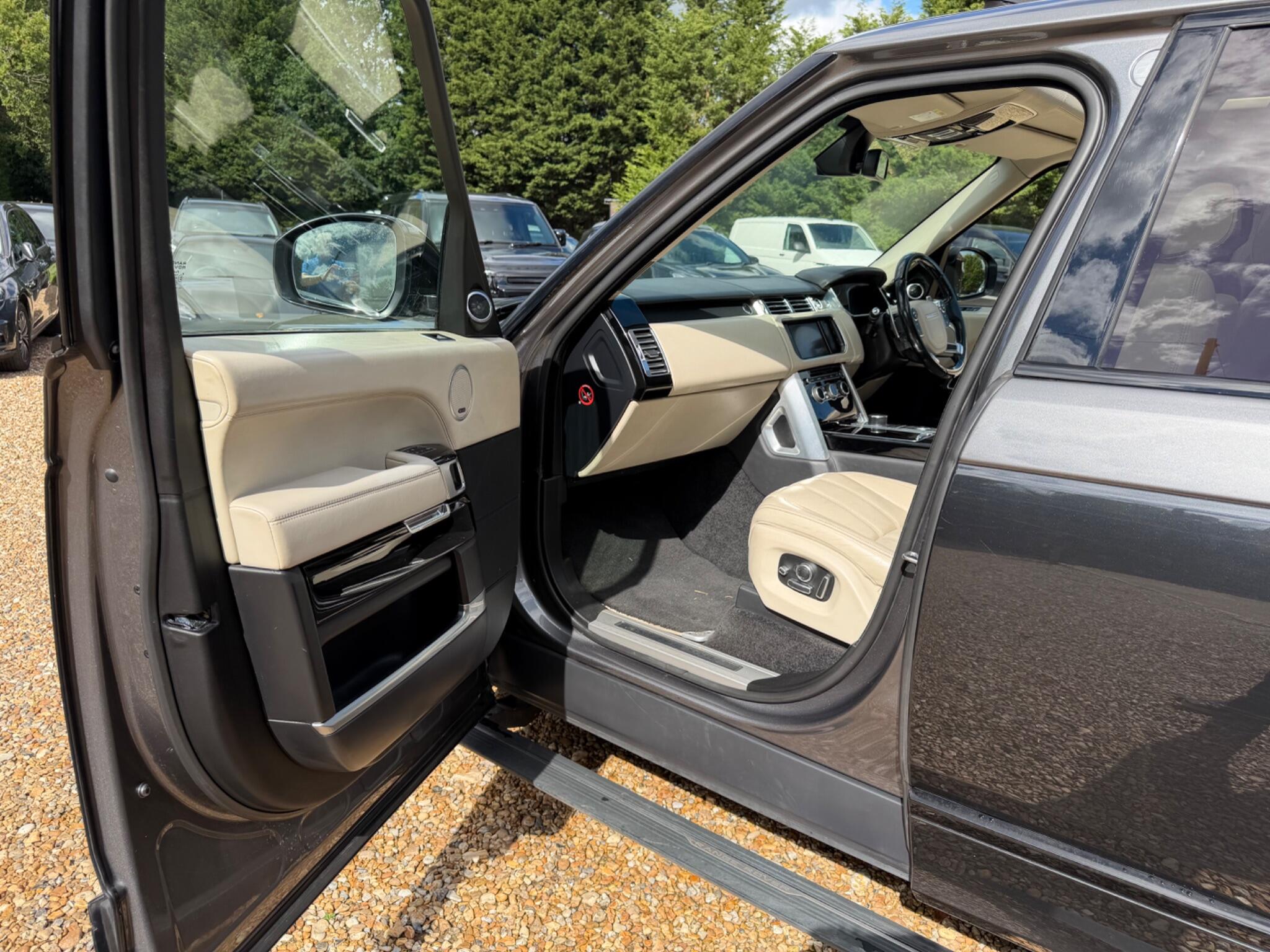 Land Rover Range Rover view 15