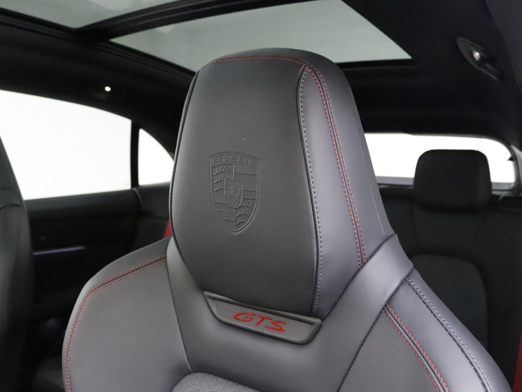 Porsche Macan view 15