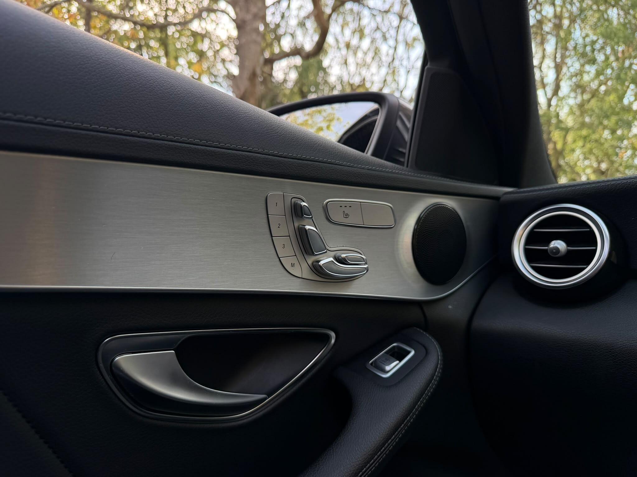 Mercedes-Benz C-Class view 24