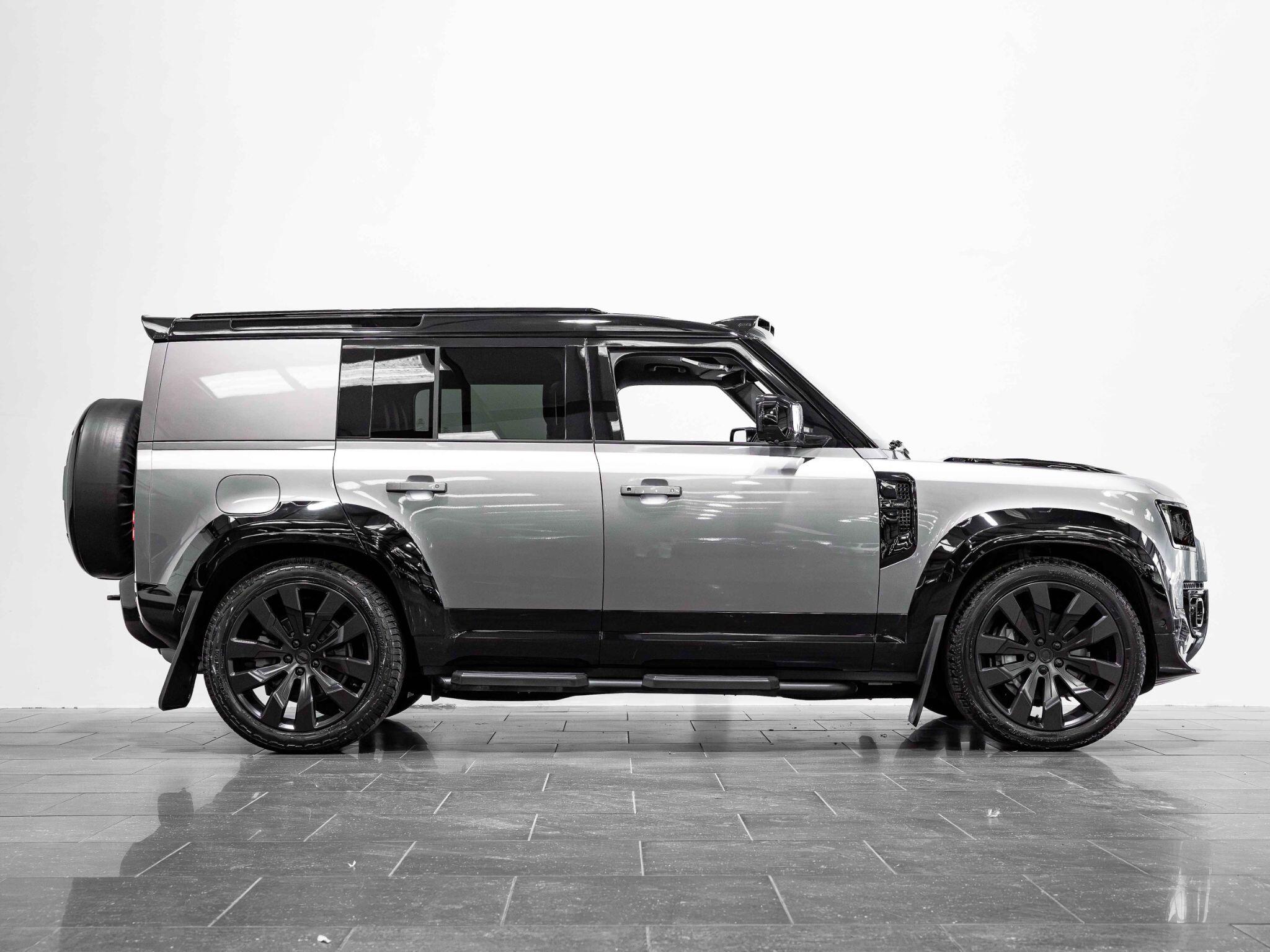 Land Rover Defender 110 view 6
