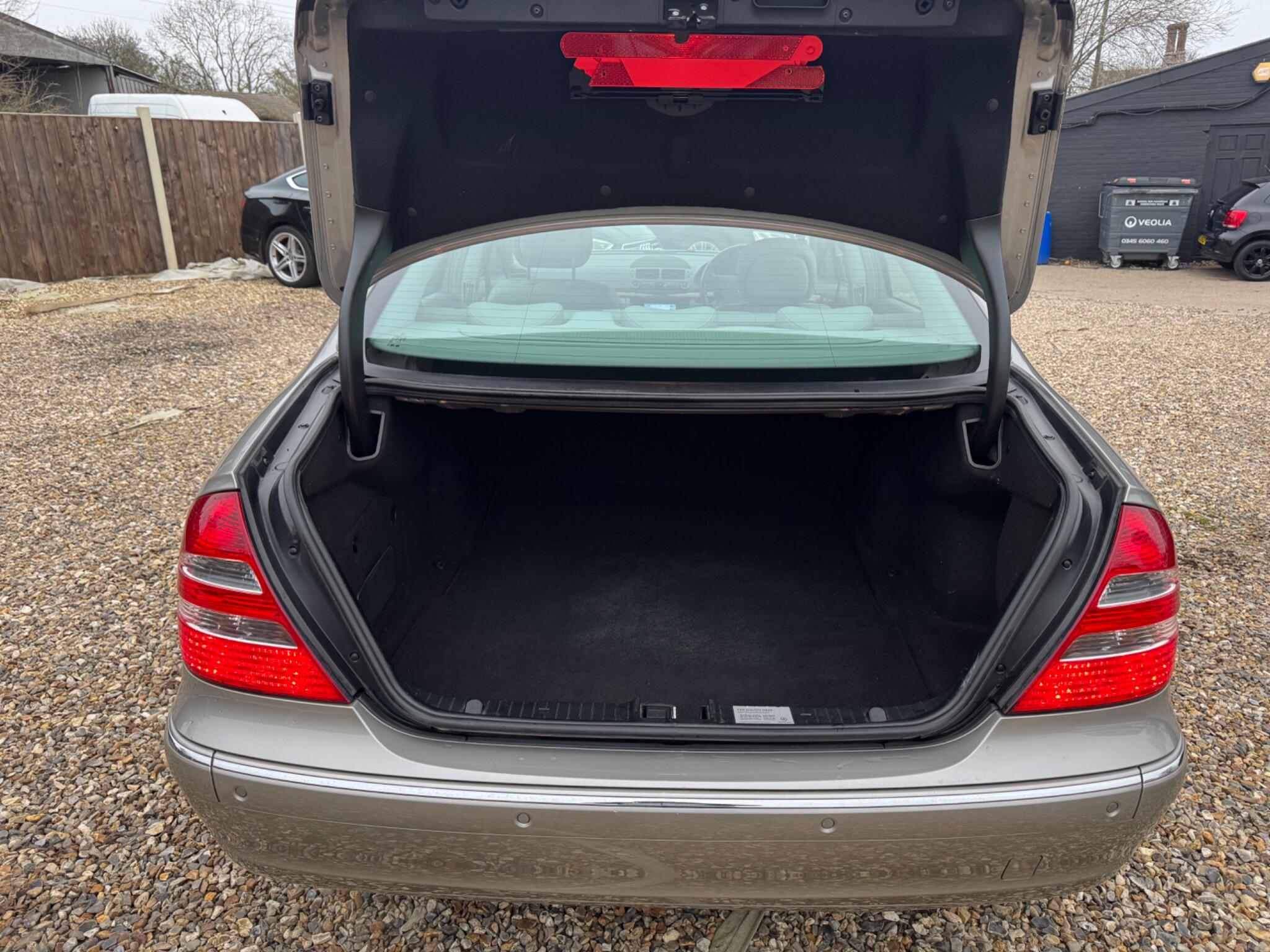 2005 Mercedes-Benz E Class 3.5 E350 Elegance 7G-Tronic 4dr • 69,000 miles image 8